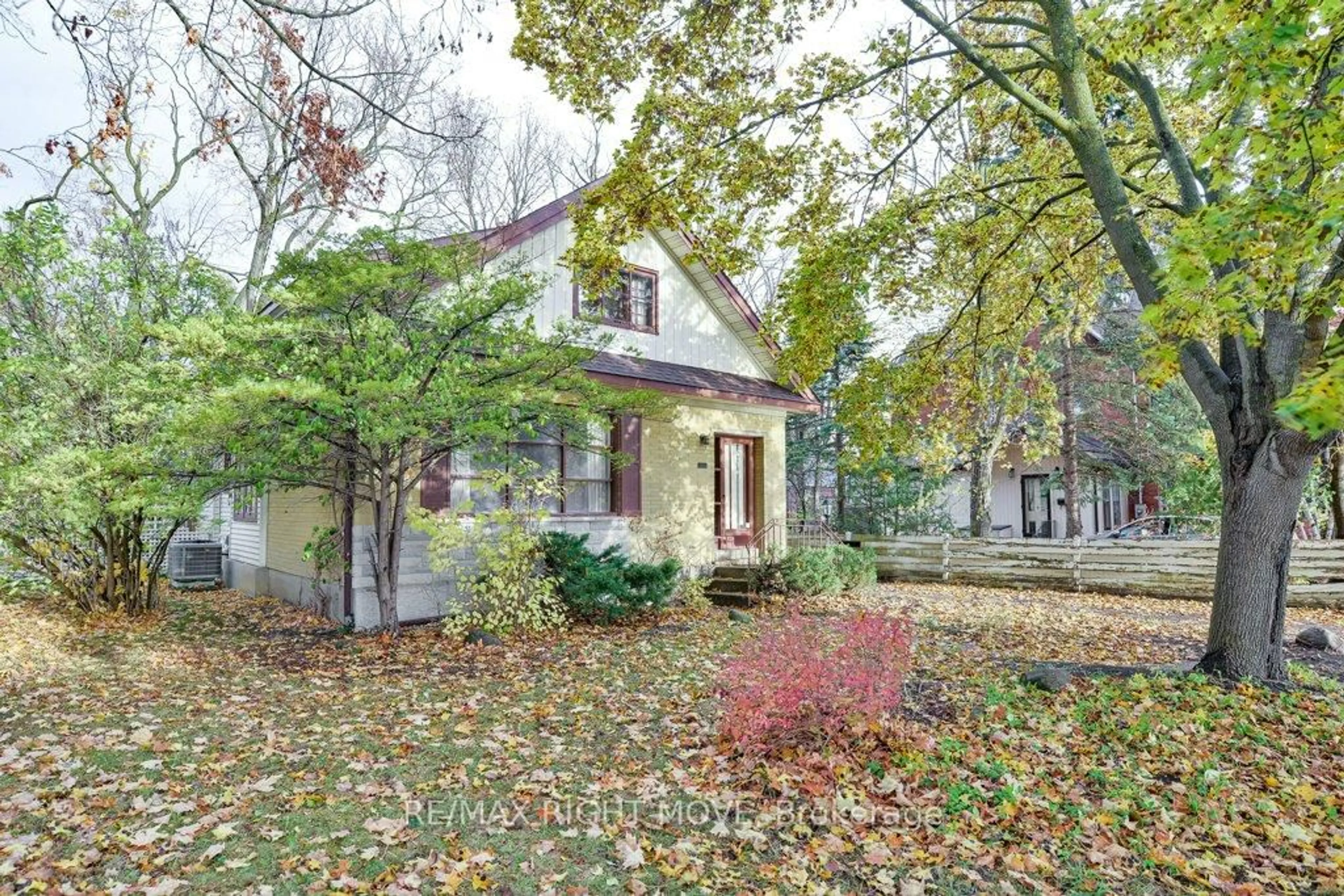 Home with brick exterior material, street for 146 West St, Orillia Ontario L3V 5C5