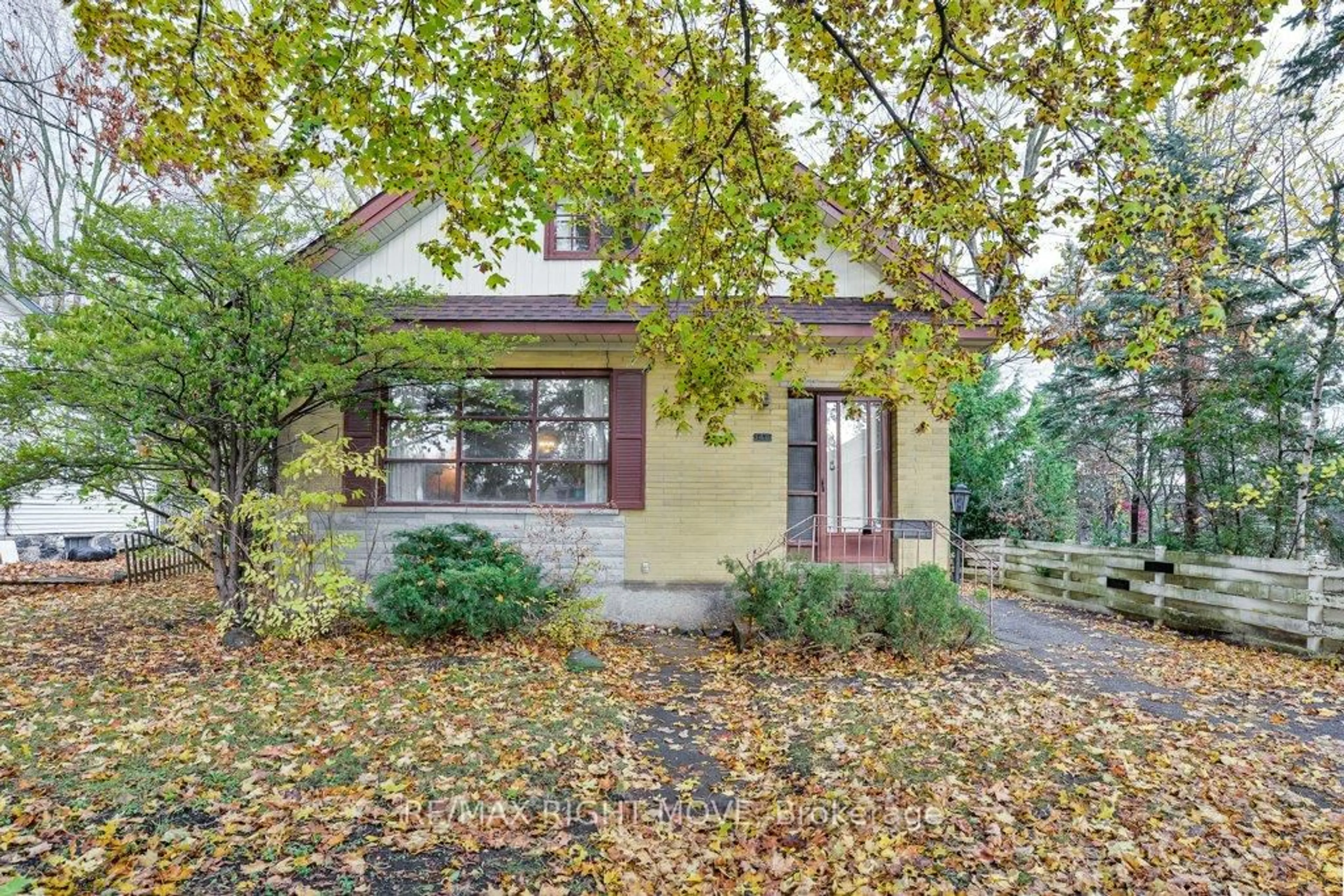 Home with brick exterior material, street for 146 West St, Orillia Ontario L3V 5C5