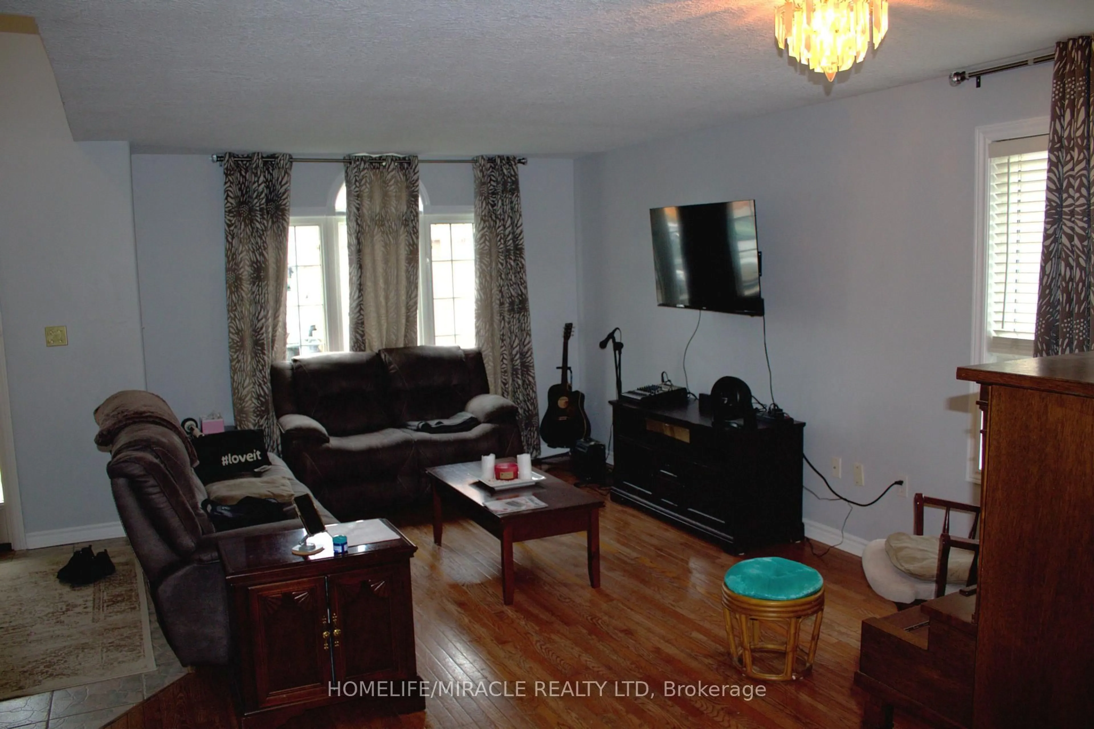 Living room with furniture, wood/laminate floor for 38 Dunsmore Lane, Barrie Ontario L4M 7A1