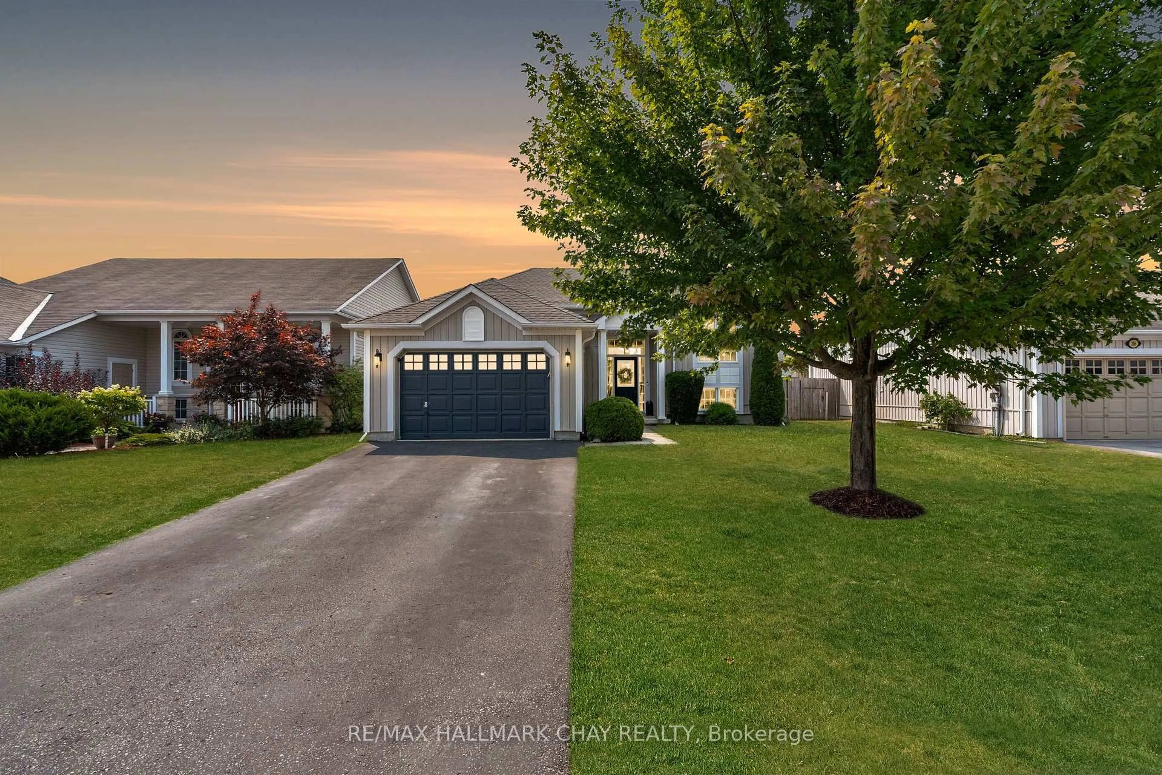 A pic from outside/outdoor area/front of a property/back of a property/a pic from drone, street for 204 Forest Cres, Clearview Ontario L0M 1S0