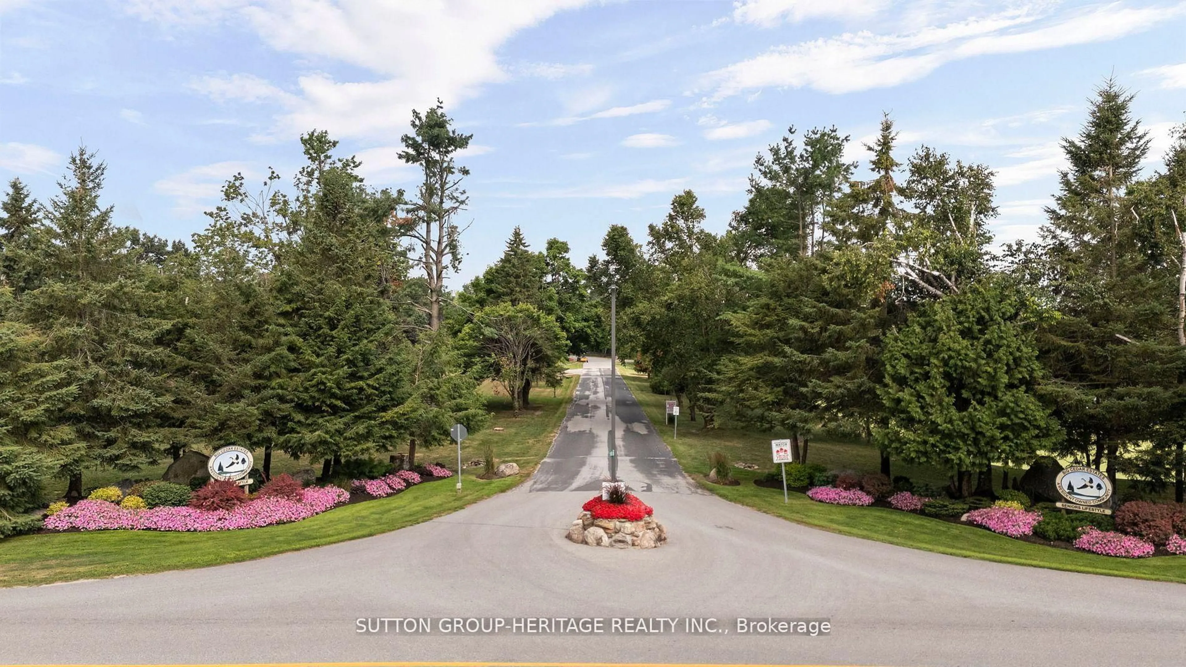 A pic from outside/outdoor area/front of a property/back of a property/a pic from drone, street for 29 CAMERON Dr, Oro-Medonte Ontario L0L 1T0