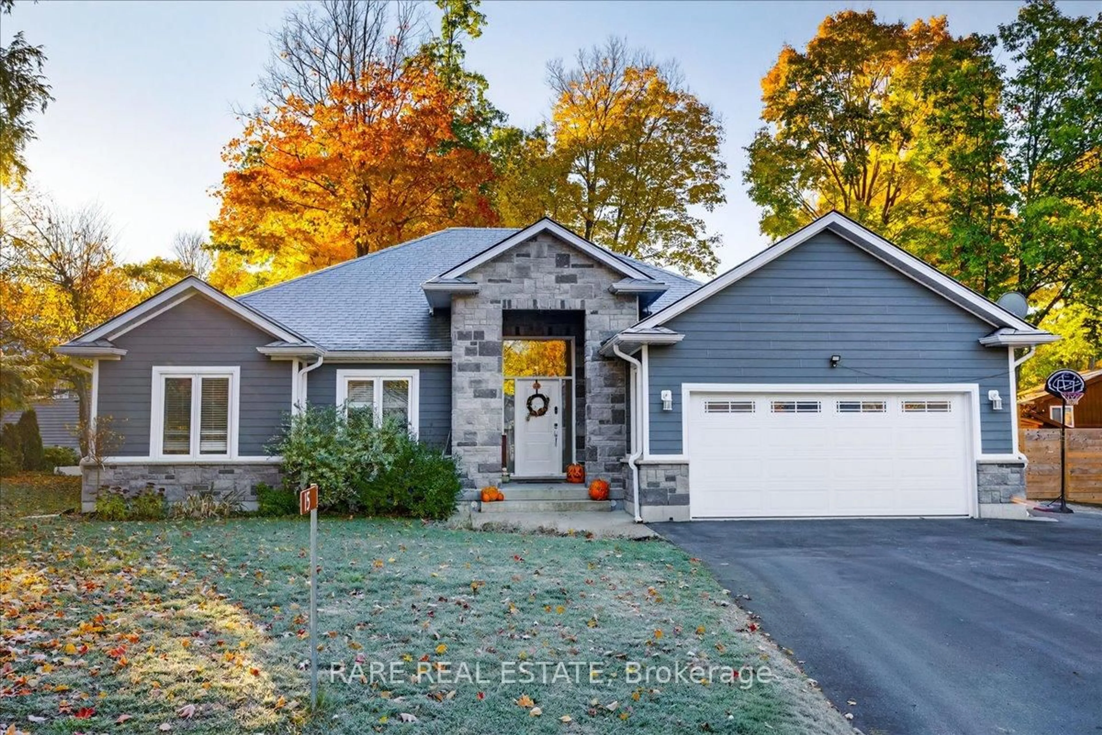 Home with brick exterior material, street for 15 ST LAURENT Blvd, Tiny Ontario L9M 0J2