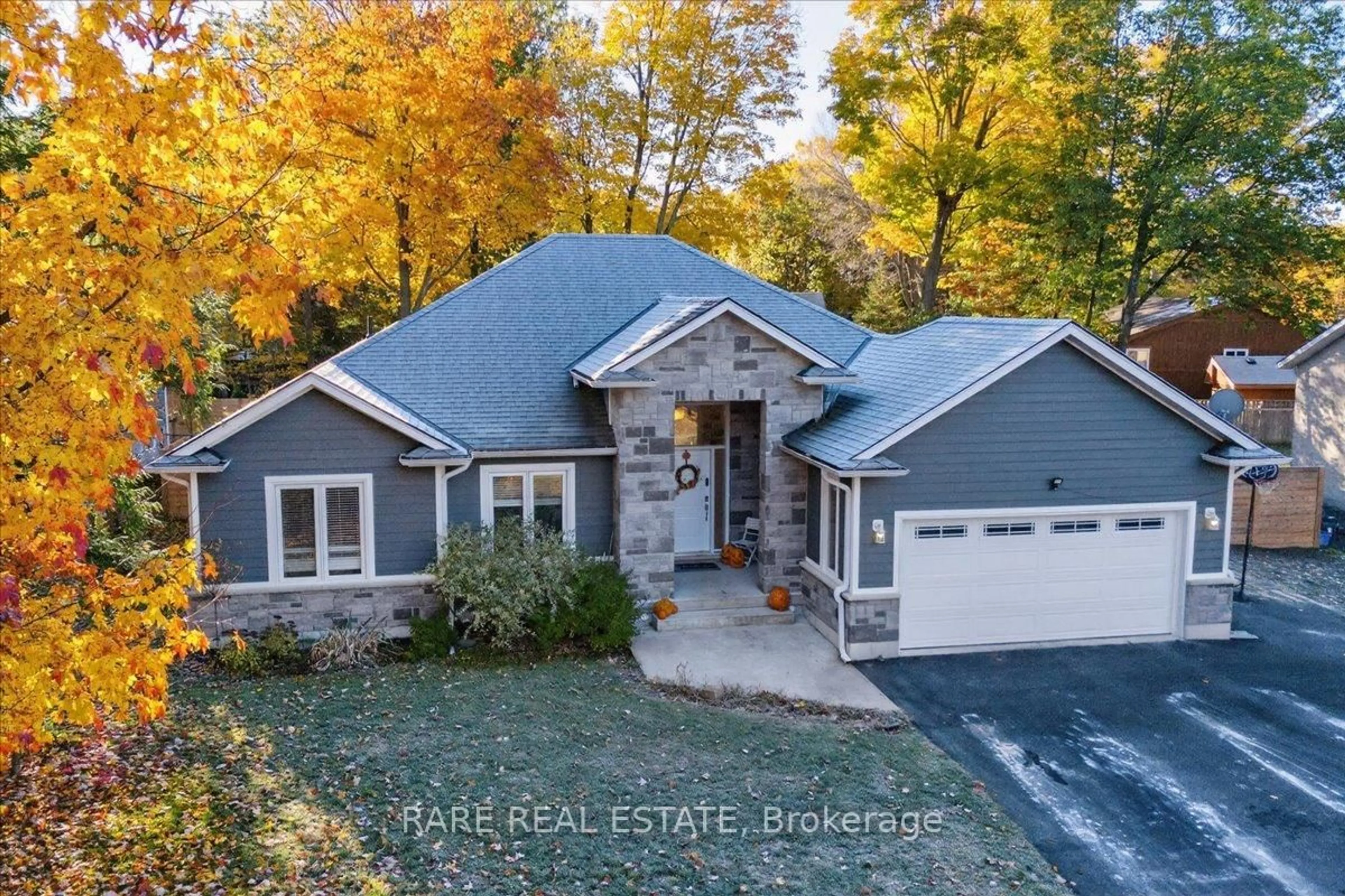 A pic from outside/outdoor area/front of a property/back of a property/a pic from drone, street for 15 ST LAURENT Blvd, Tiny Ontario L9M 0J2