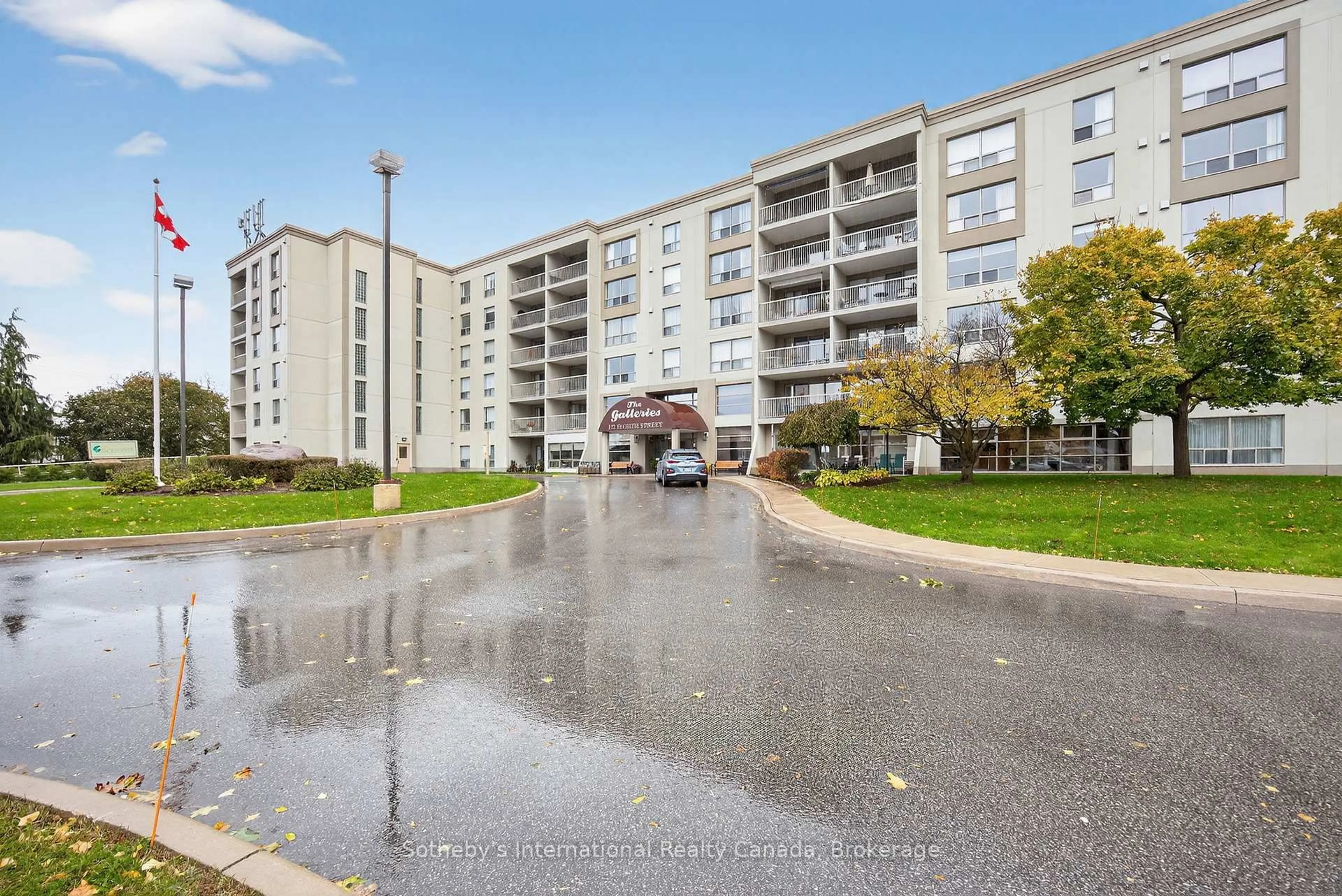 A pic from outside/outdoor area/front of a property/back of a property/a pic from drone, street for 172 Eighth St #508, Collingwood Ontario L9Y 4T2