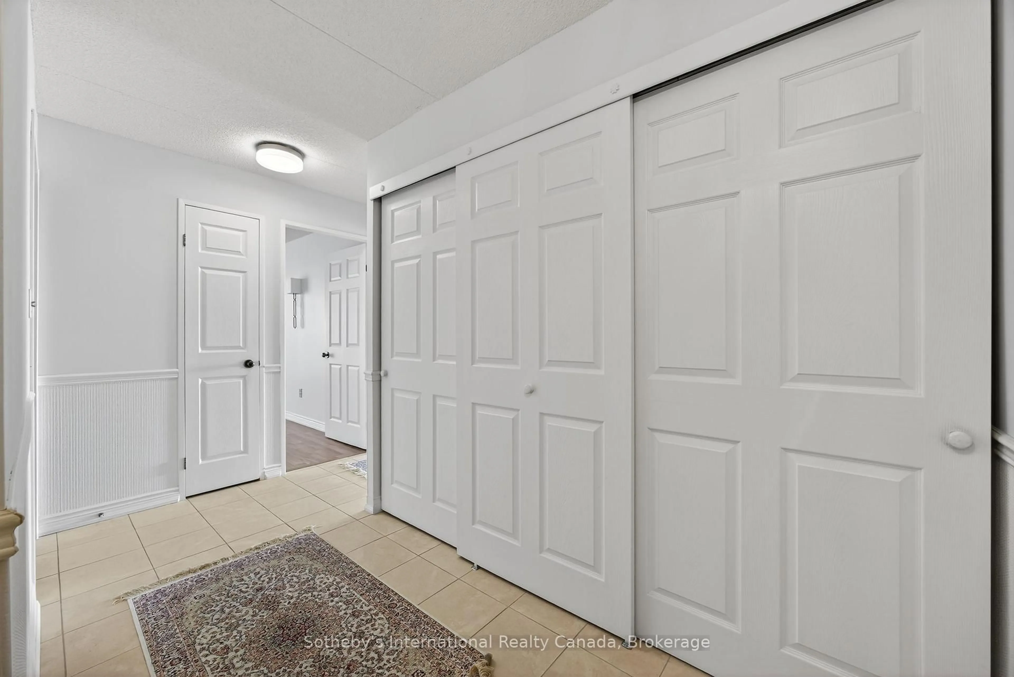 Indoor entryway for 172 Eighth St #508, Collingwood Ontario L9Y 4T2