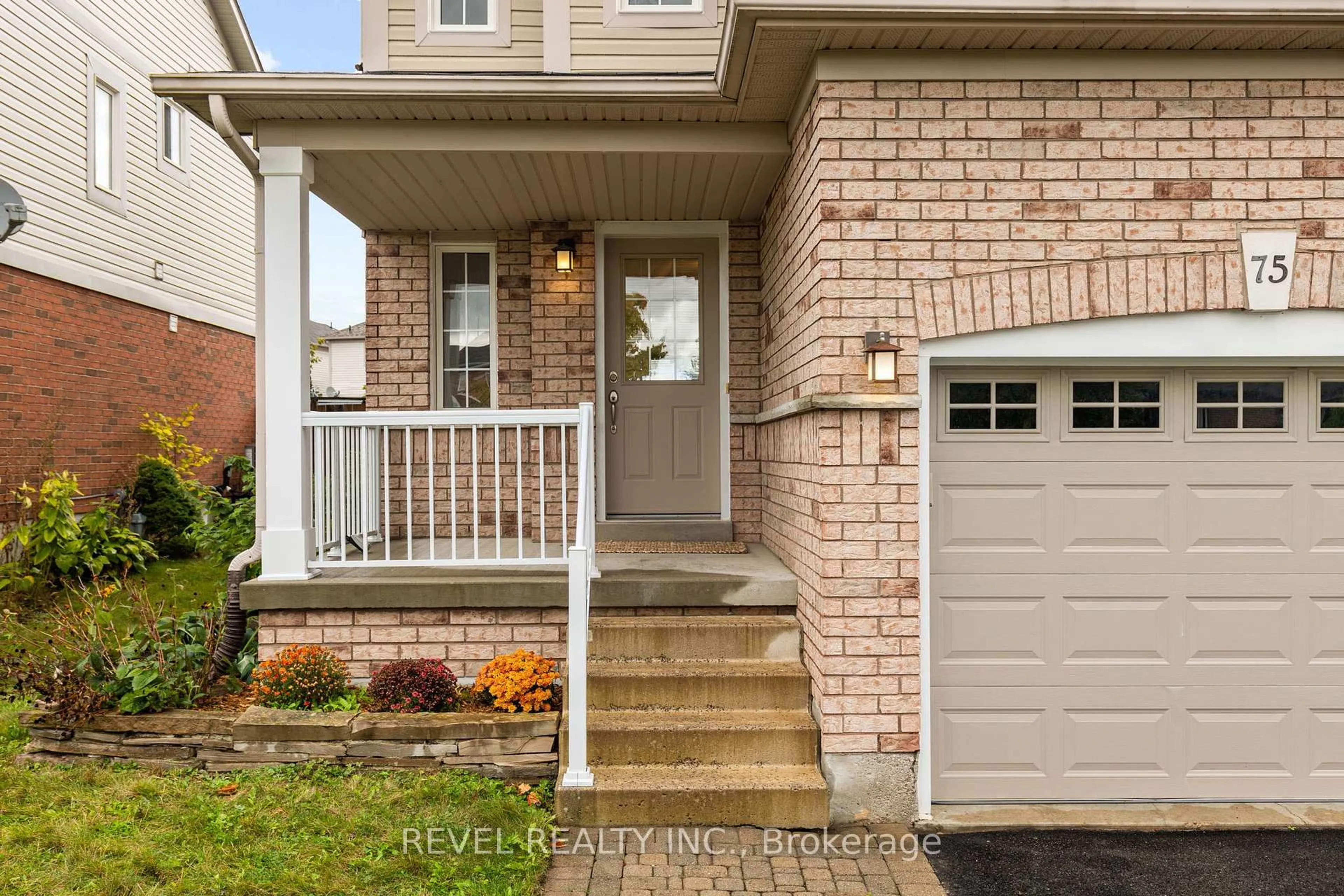 Home with brick exterior material, street for 75 Bird St, Barrie Ontario L4N 0X3
