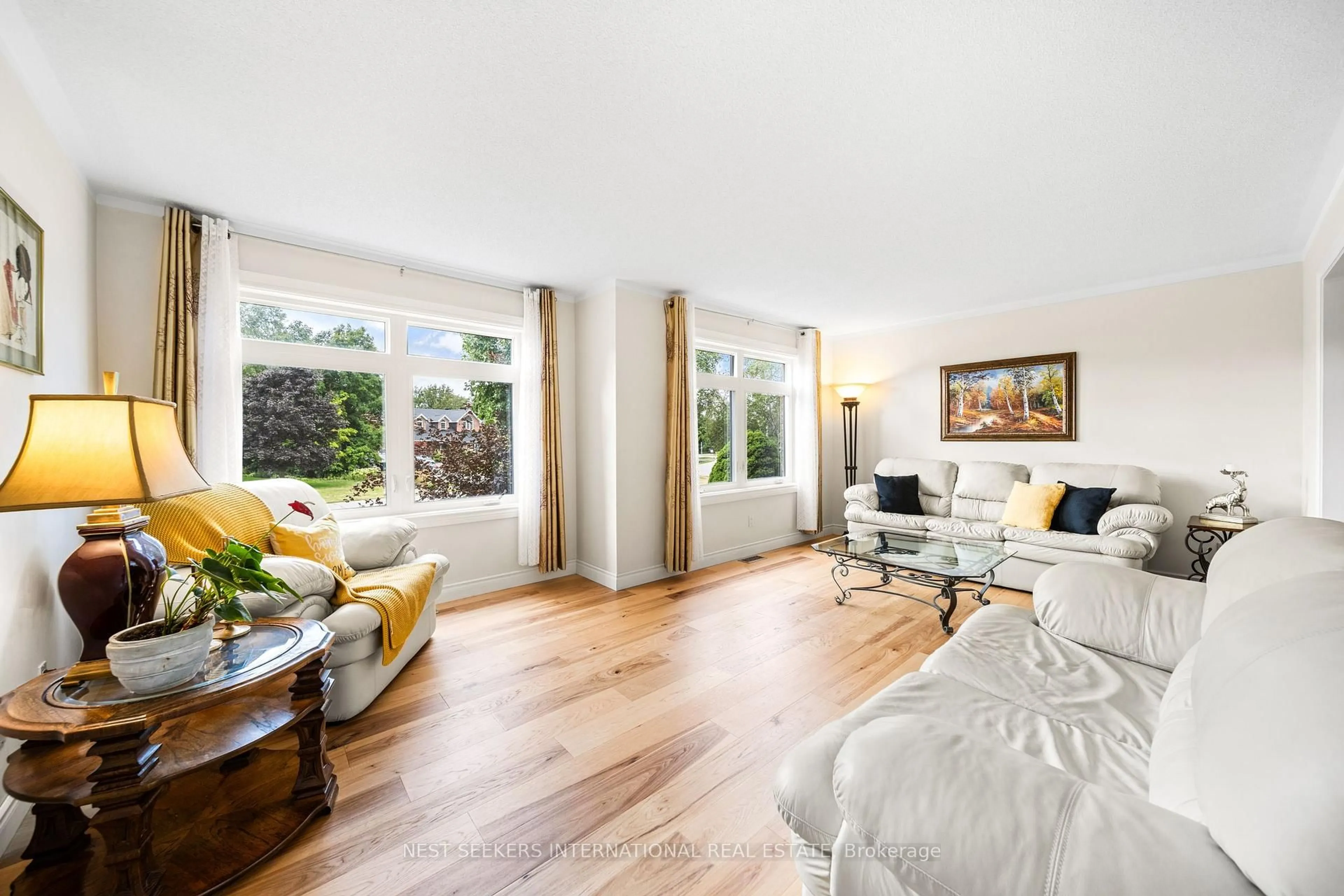 Living room with furniture, unknown for 27 Eder Tr, Springwater Ontario L9X 0G8