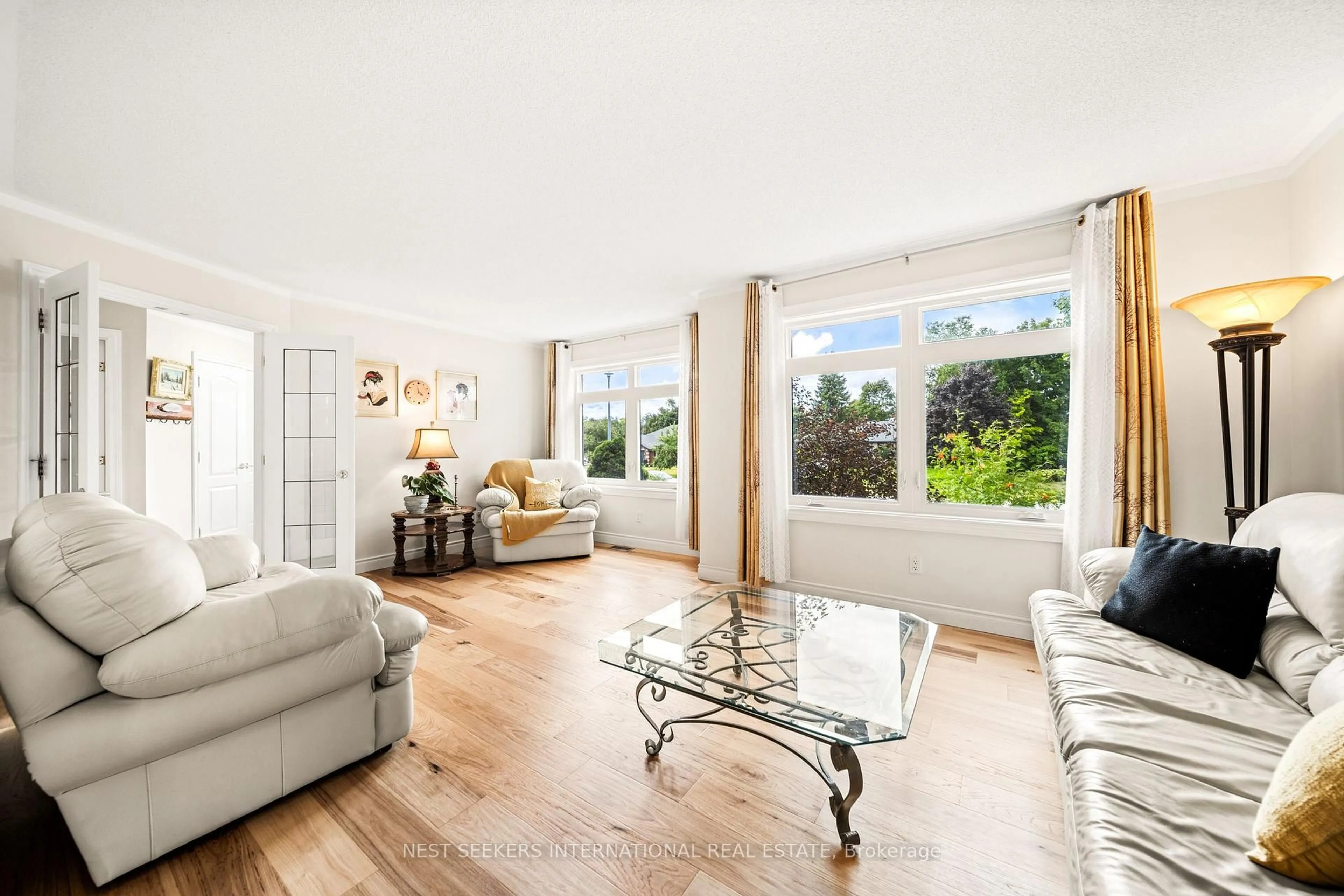 Living room with furniture, unknown for 27 Eder Tr, Springwater Ontario L9X 0G8