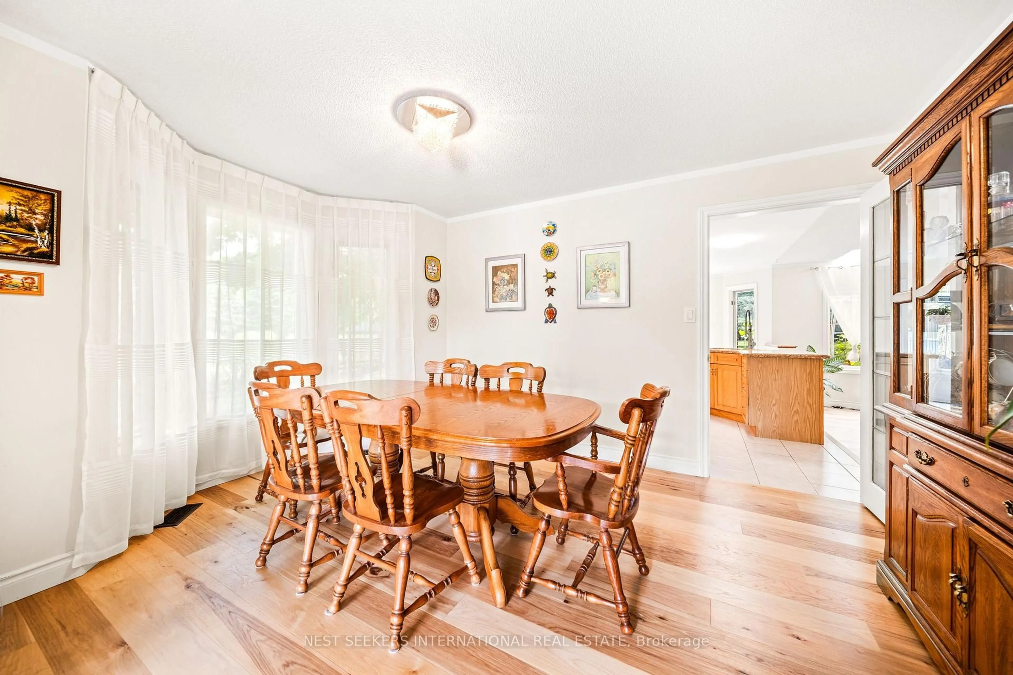 Dining room, wood/laminate floor for 27 Eder Tr, Springwater Ontario L9X 0G8