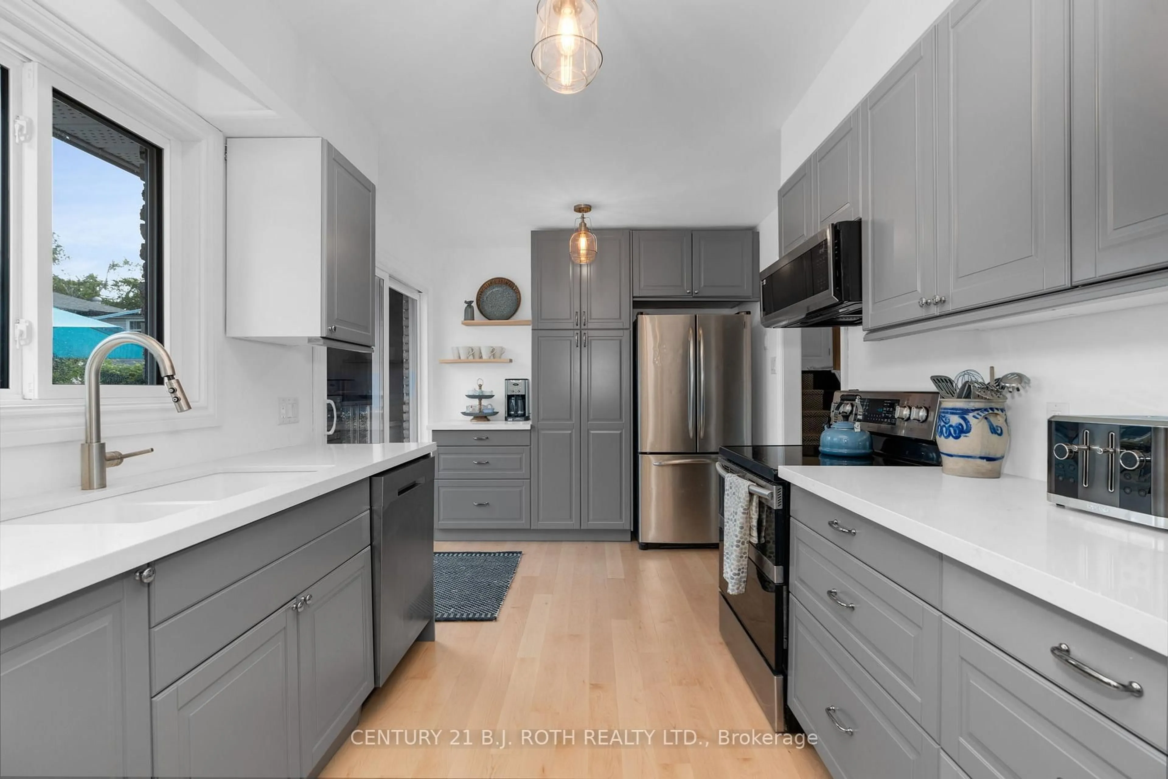 Open concept kitchen, unknown for 50 Belcourt Ave, Barrie Ontario L4M 4E4