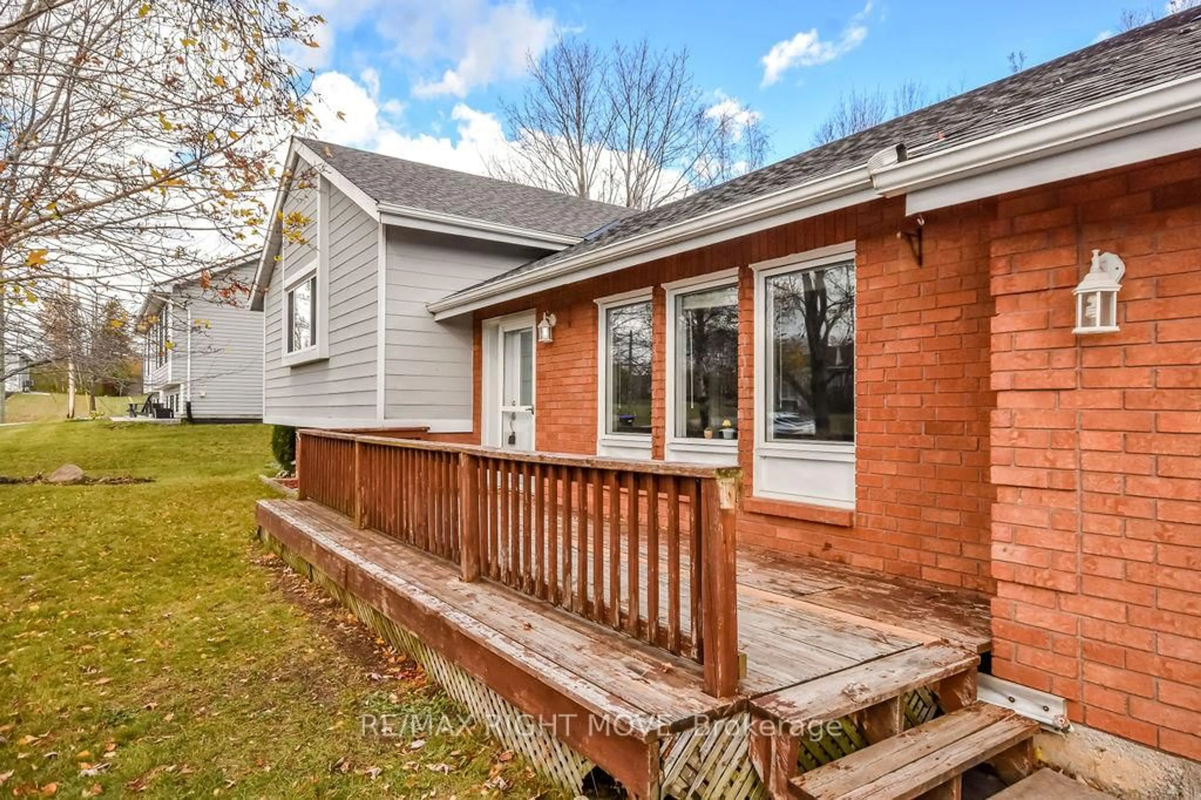 Home with brick exterior material, unknown for 3811 Leo Cres, Ramara Ontario L3V 0L1