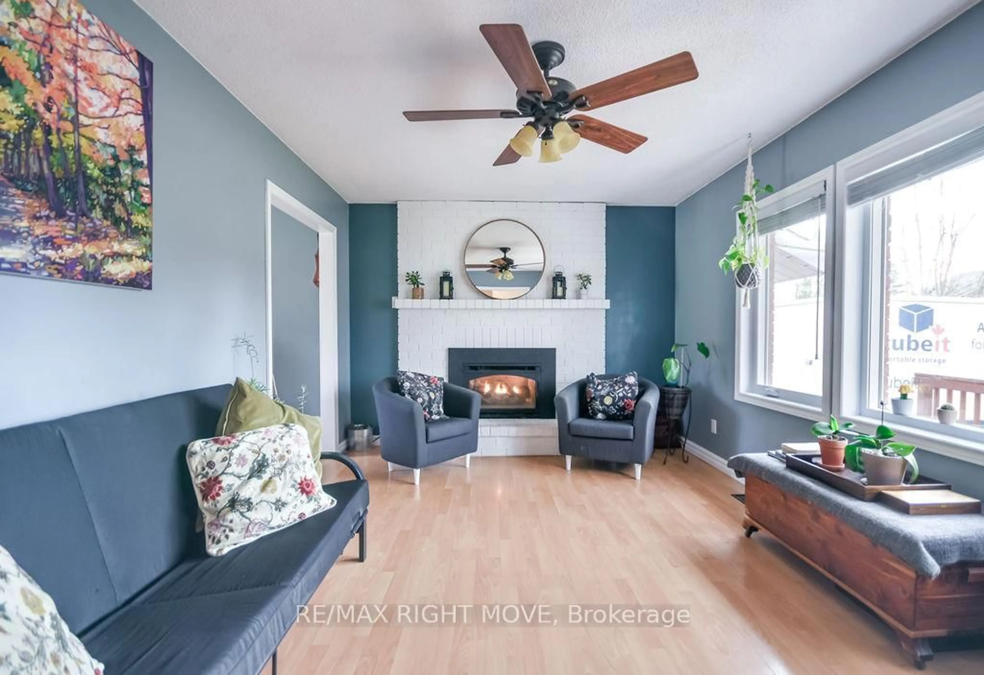 Living room with furniture, unknown for 3811 Leo Cres, Ramara Ontario L3V 0L1