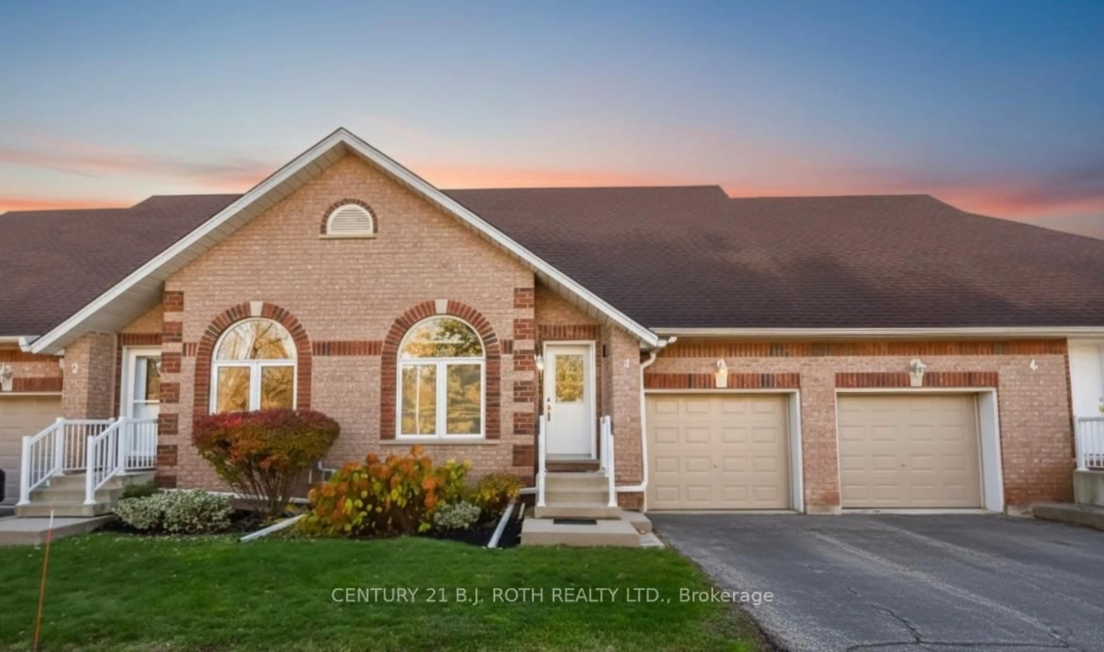 Home with brick exterior material, street for 358 Little Ave #3, Barrie Ontario L4N 2Z6