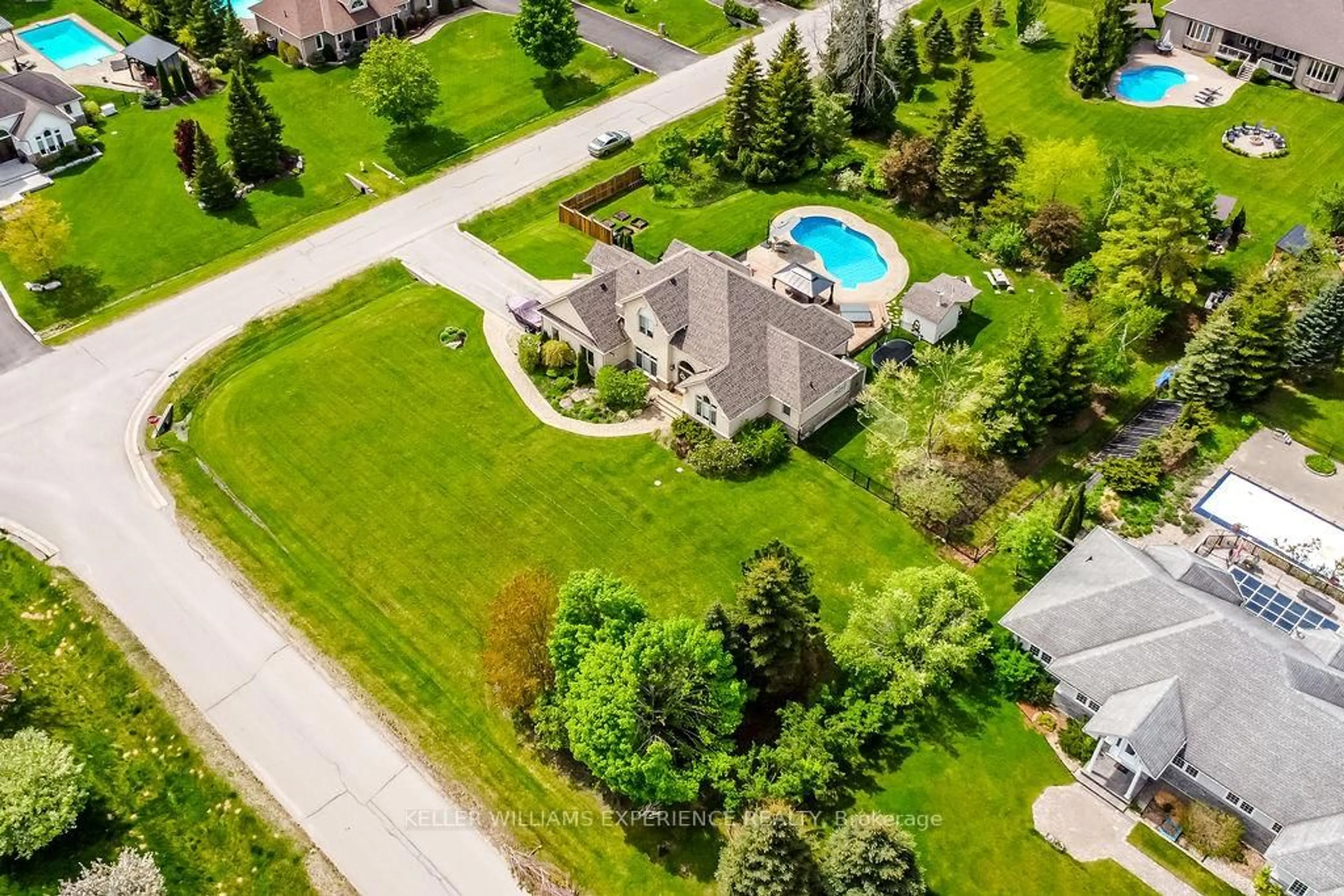 A pic from outside/outdoor area/front of a property/back of a property/a pic from drone, street for 29 Basswood Circ, Oro-Medonte Ontario L0L 2L0