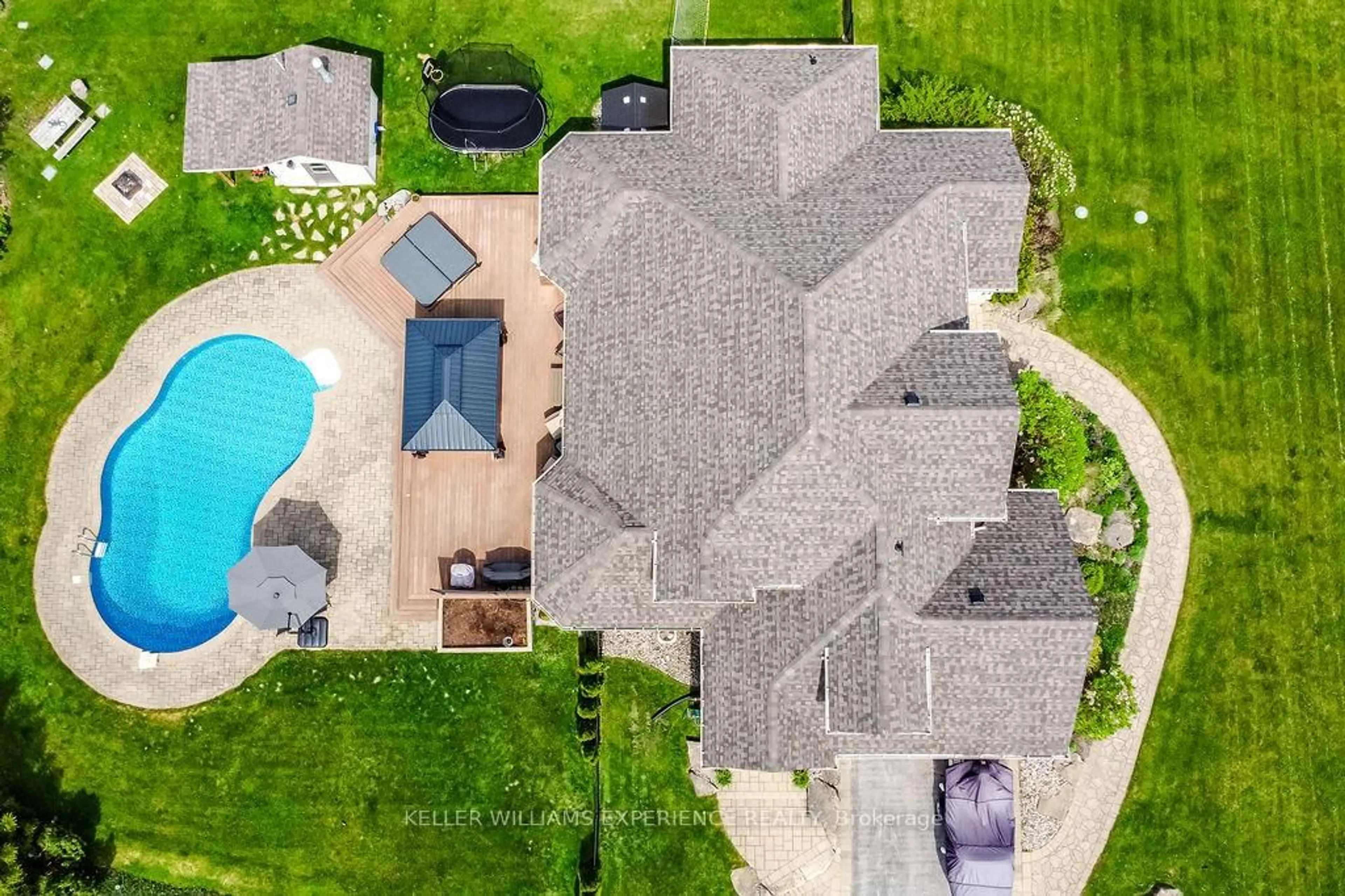 A pic from outside/outdoor area/front of a property/back of a property/a pic from drone, street for 29 Basswood Circ, Oro-Medonte Ontario L0L 2L0