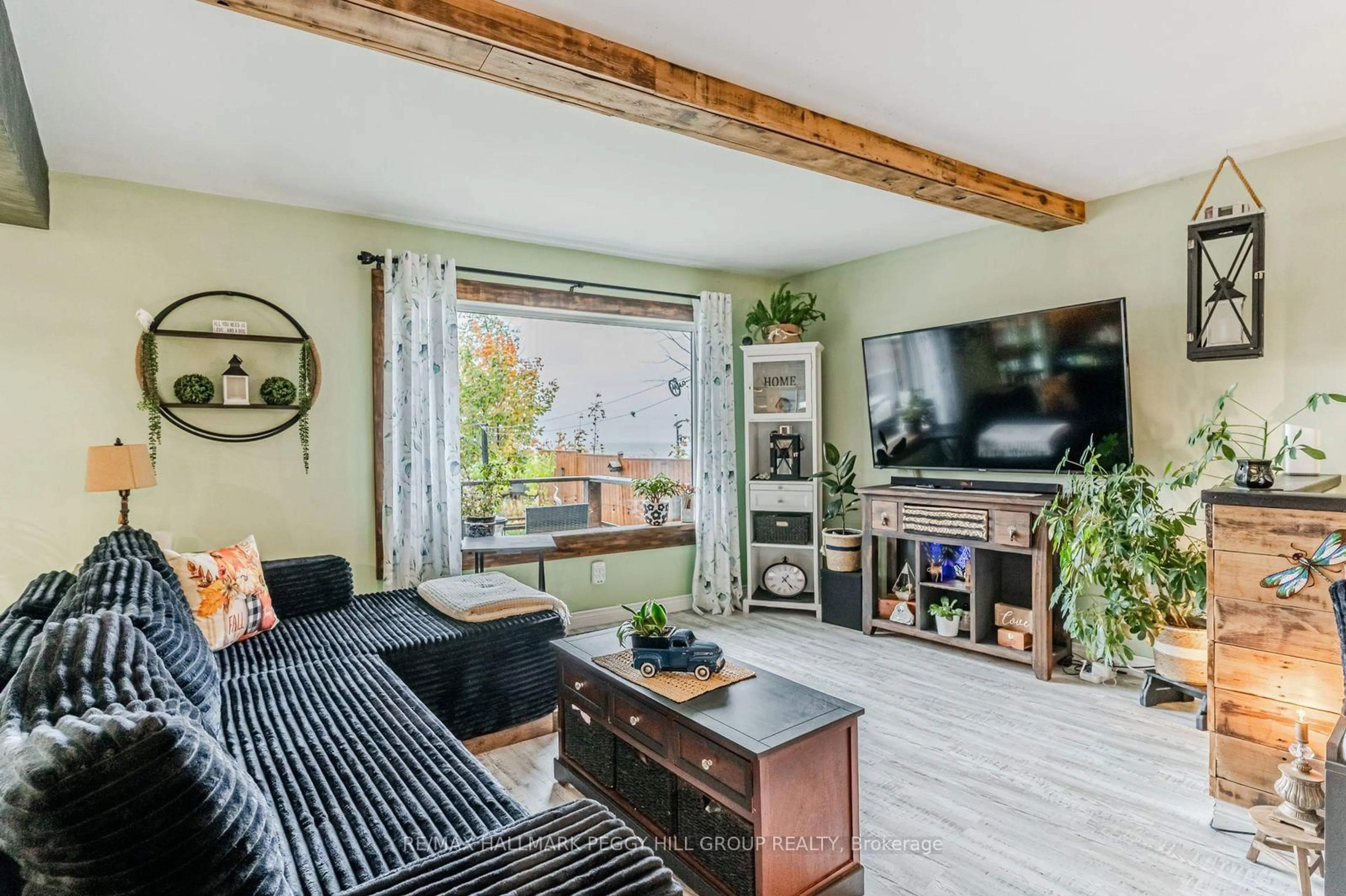 Living room with furniture, wood/laminate floor for 17 Stanley Ave, Oro-Medonte Ontario L0L 1T0