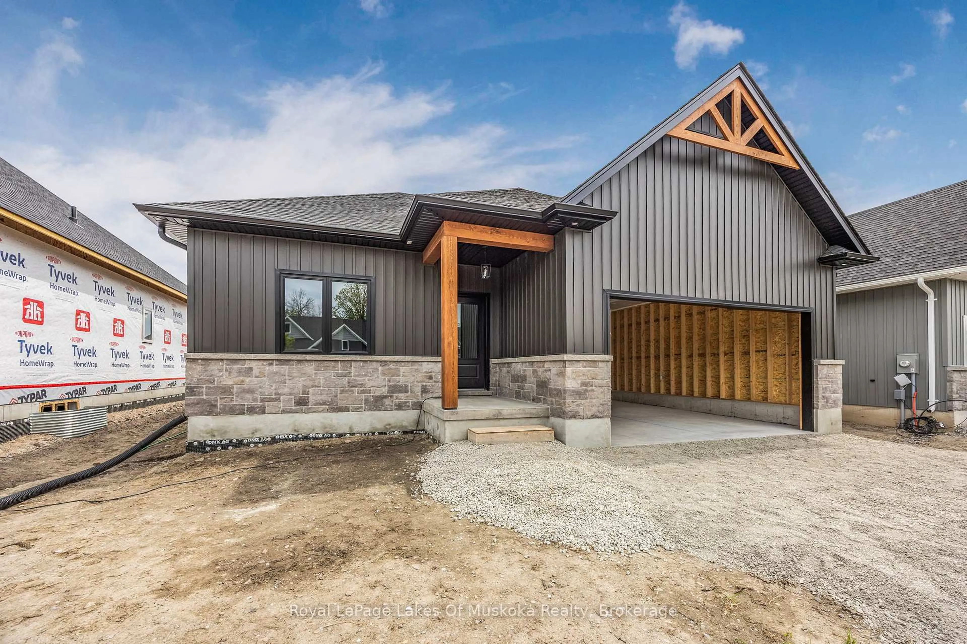 Unknown for 118 Brandon Ave, Severn Ontario L0K 1E0