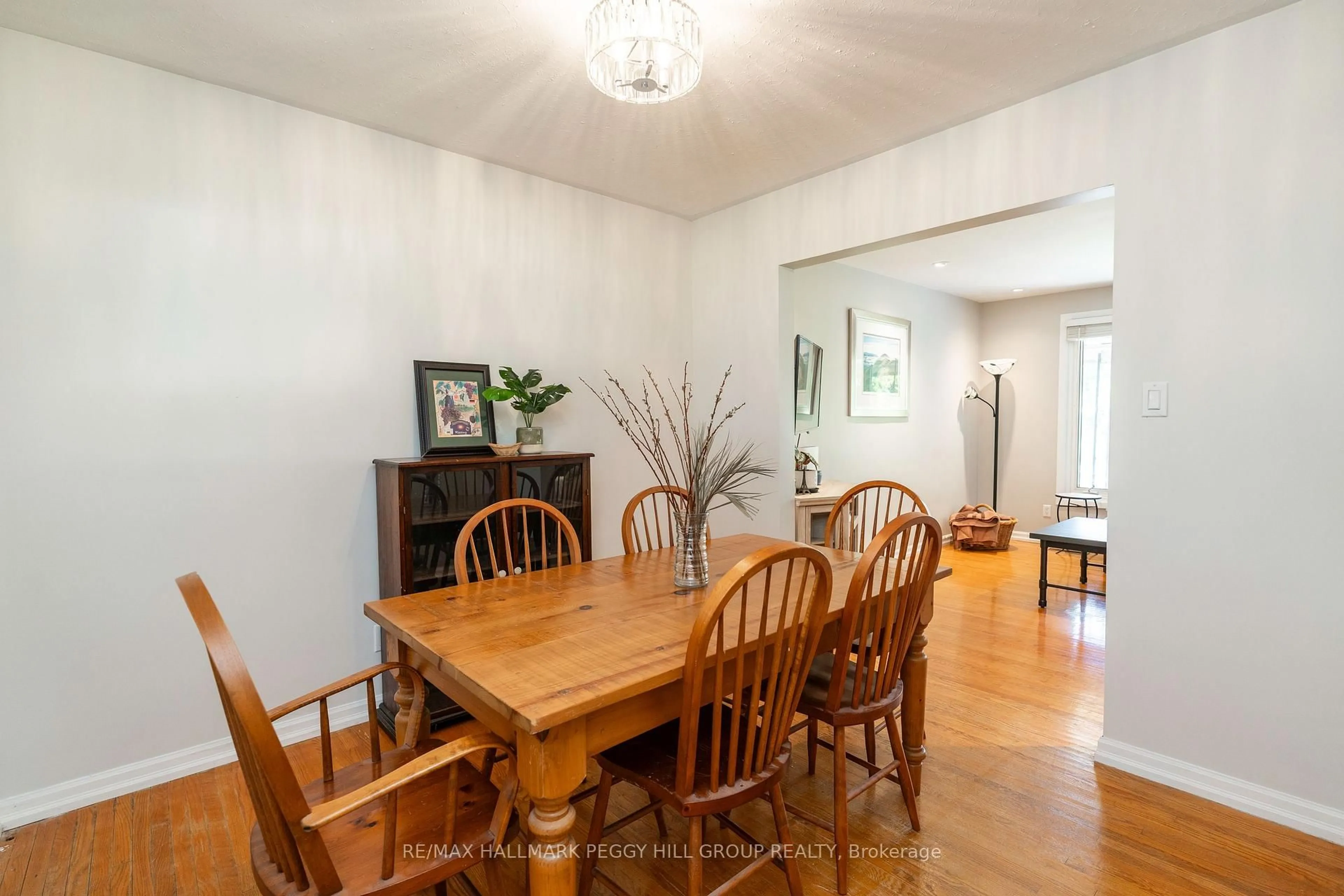 Dining room, wood/laminate floor for 6 Walker Ave, Orillia Ontario L3V 6G7