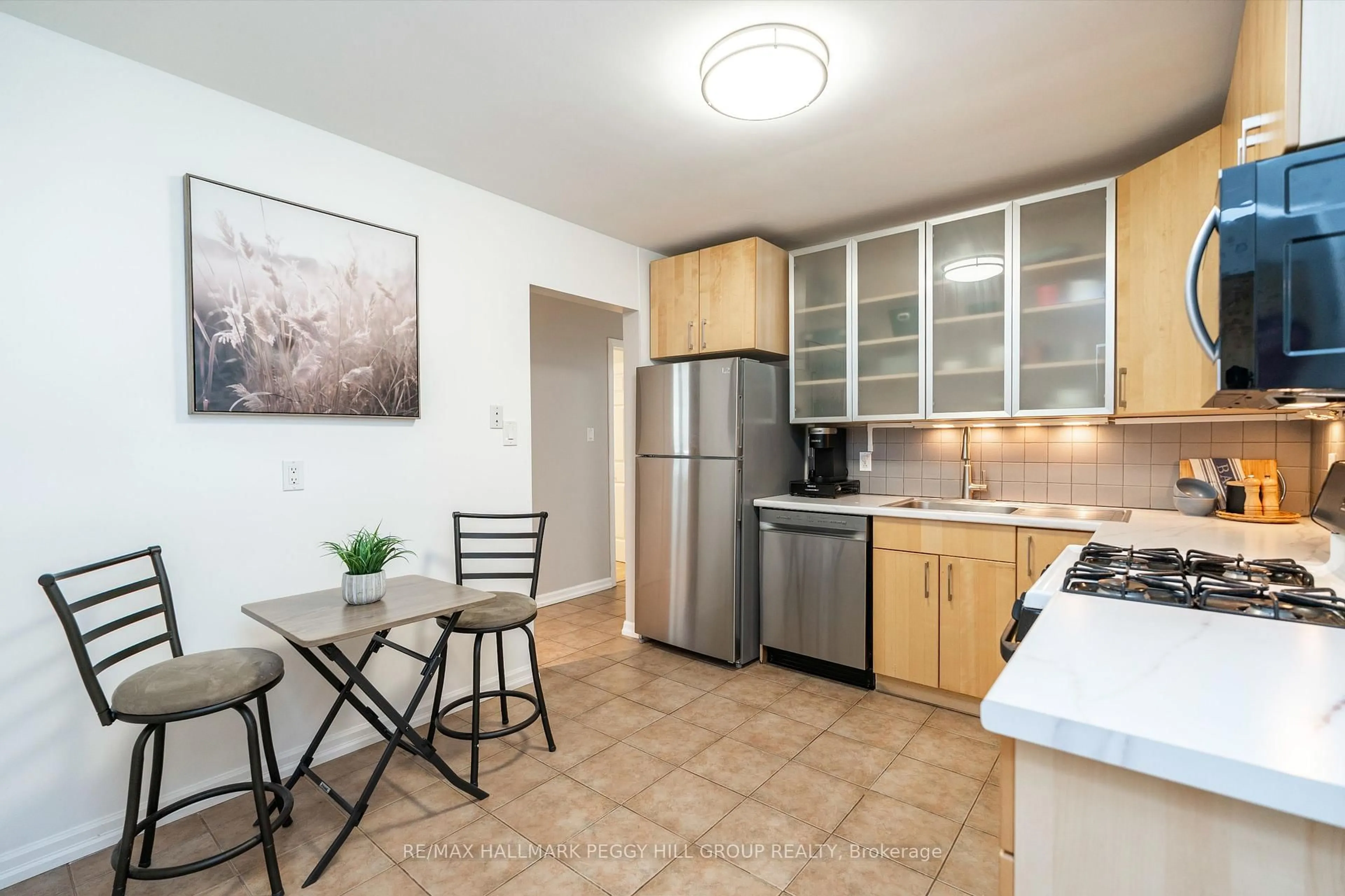 Standard kitchen, ceramic/tile floor for 6 Walker Ave, Orillia Ontario L3V 6G7