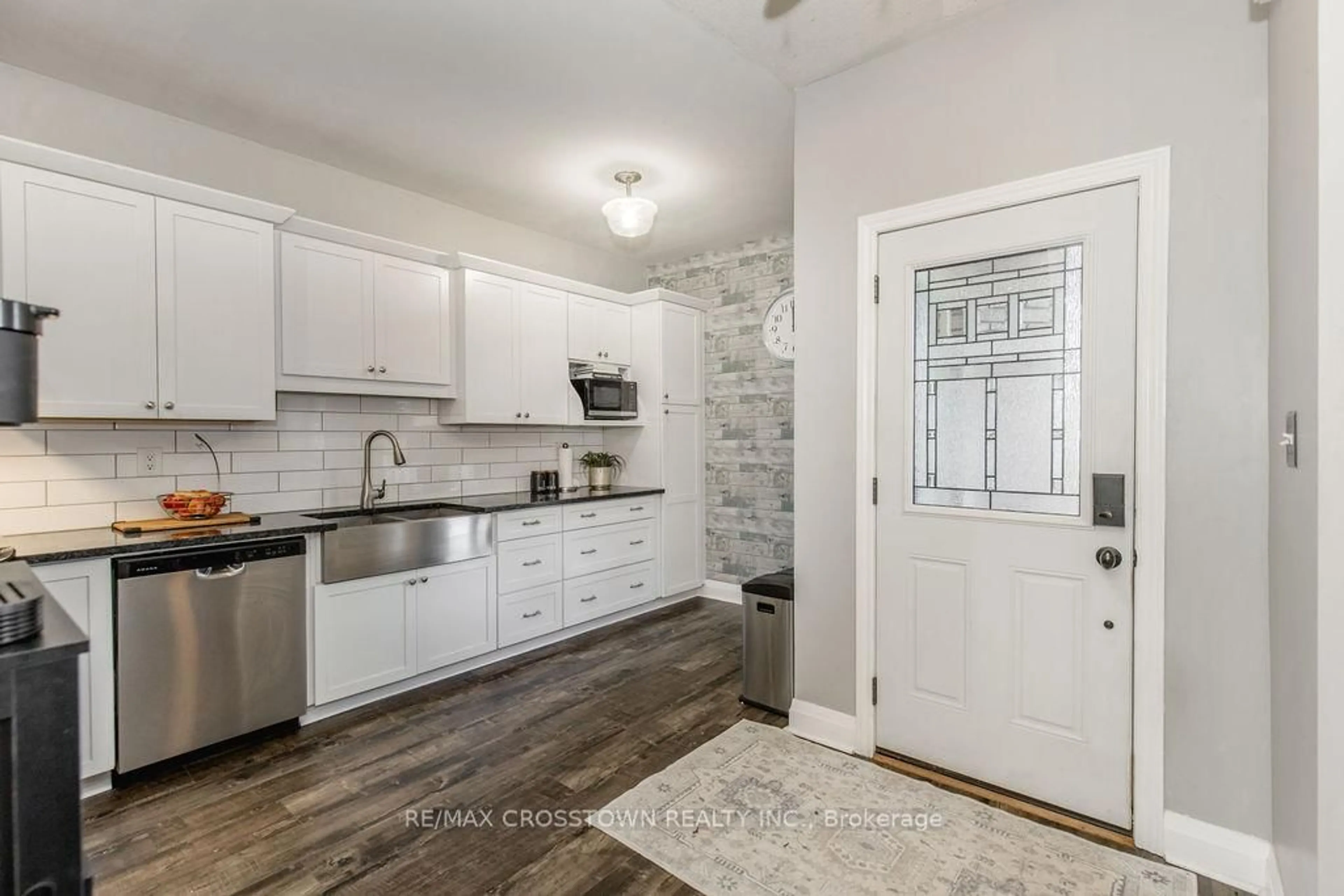 Open concept kitchen, ceramic/tile floor for 9 Aikens Cres, Barrie Ontario L4N 8M6