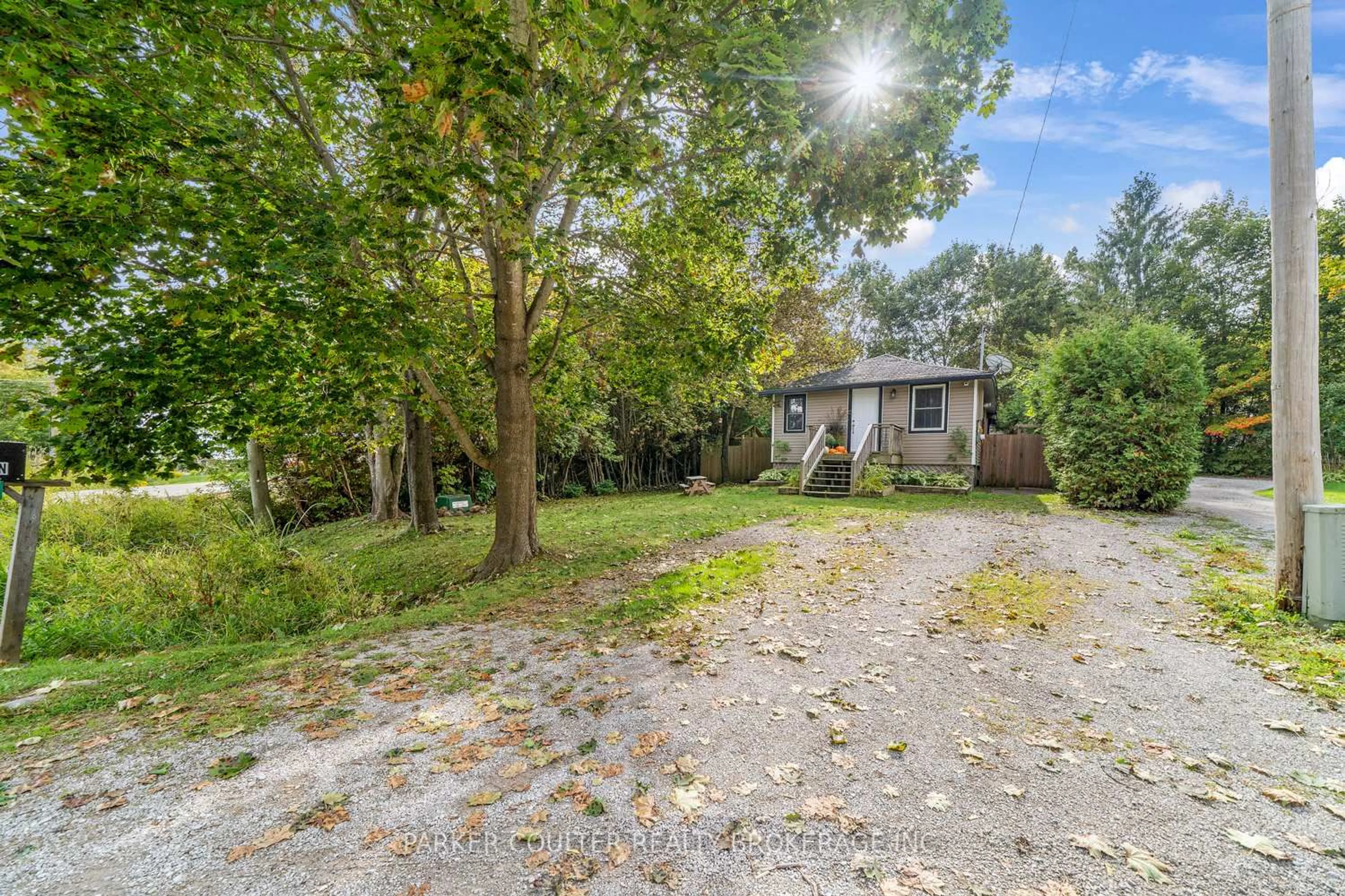 A pic from outside/outdoor area/front of a property/back of a property/a pic from drone, street for 1182 5 Line, Oro-Medonte Ontario L0L 2E0