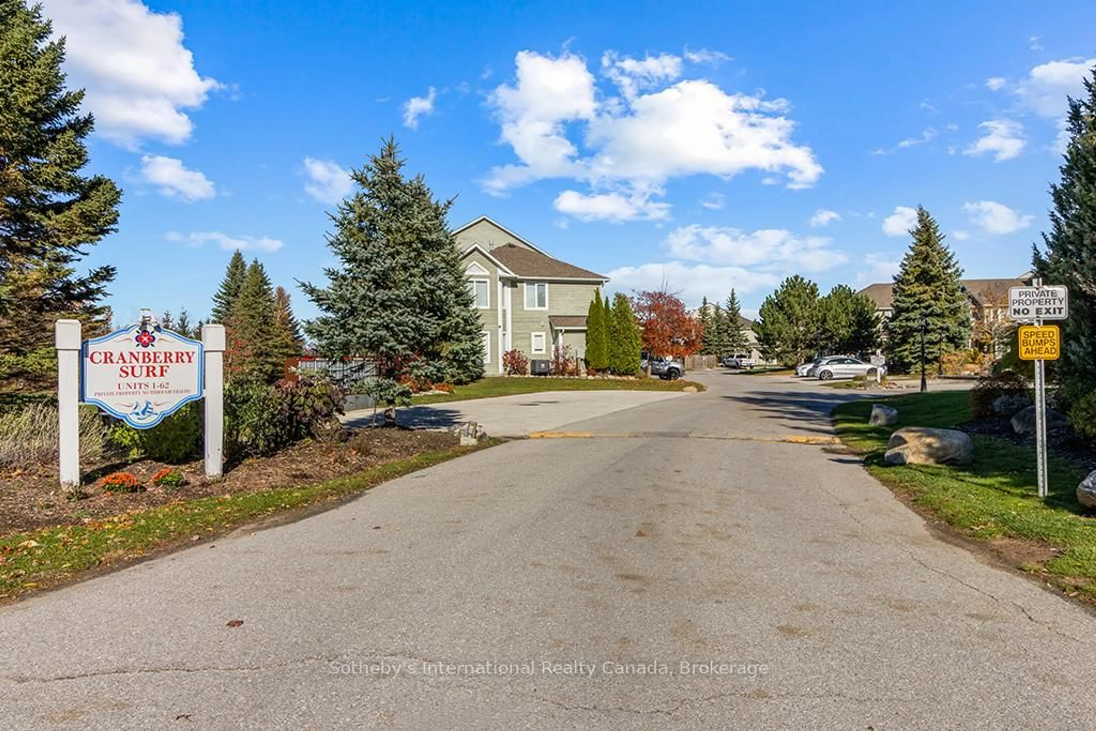 A pic from outside/outdoor area/front of a property/back of a property/a pic from drone, street for 61 Cranberry Surf St, Collingwood Ontario L9Y 5C4