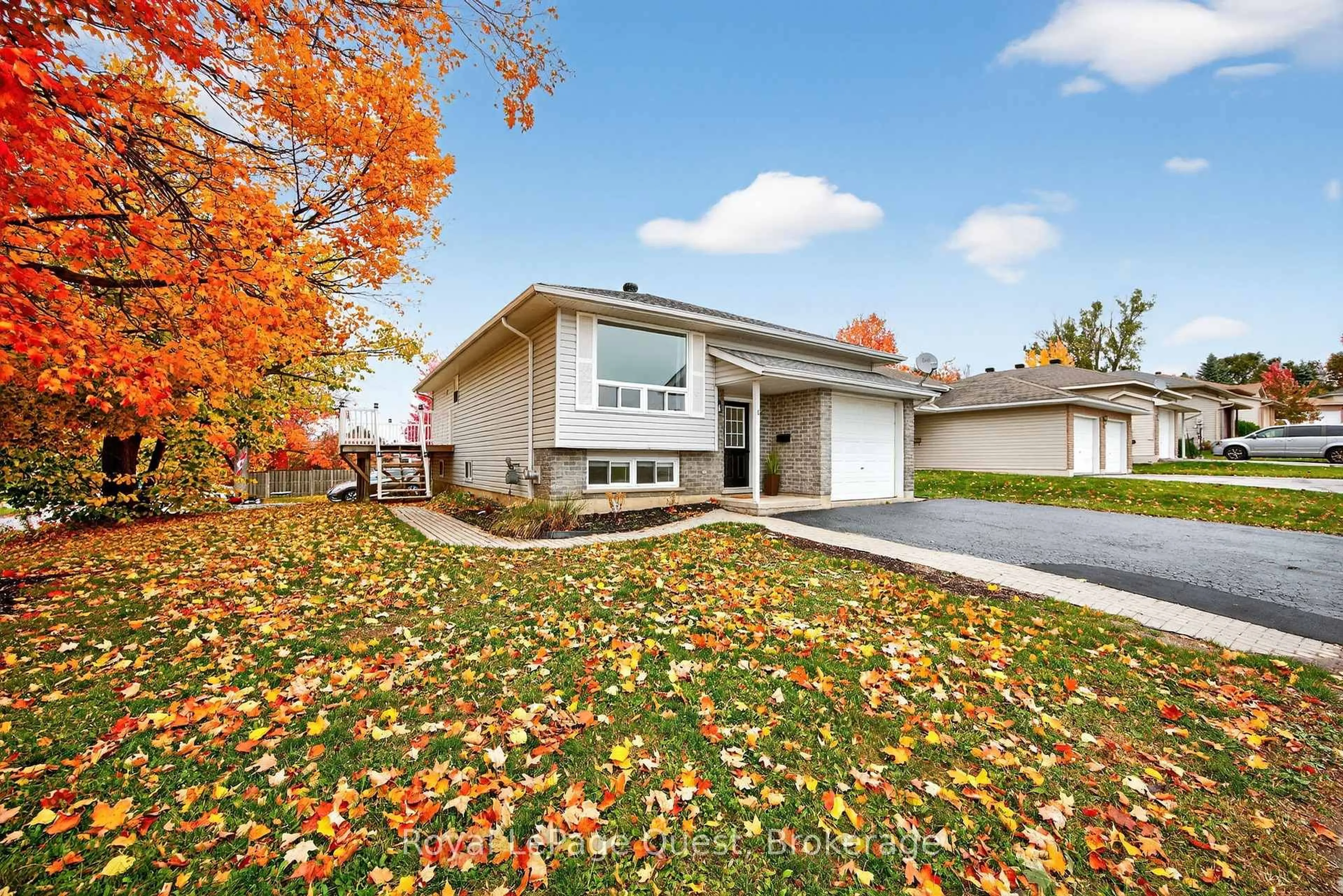 Home with vinyl exterior material, street for 42 Jordon Cres, Orillia Ontario L3V 8A9