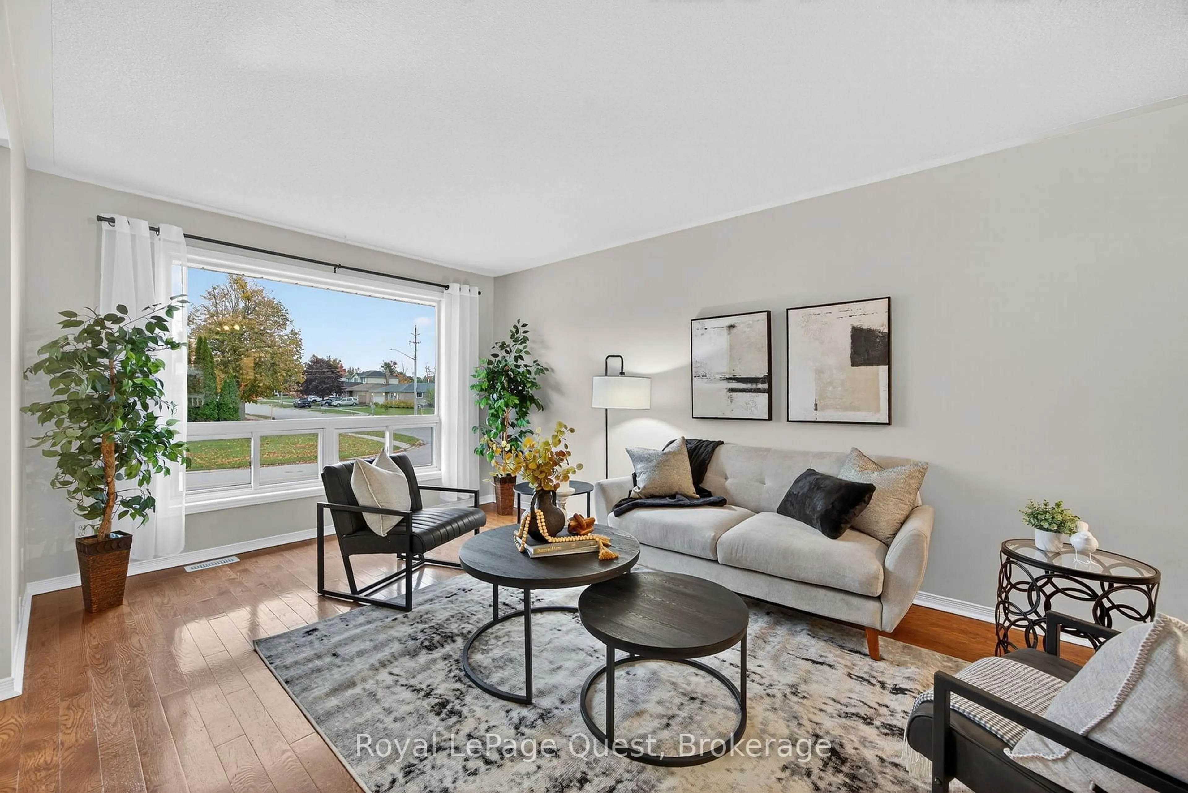 Living room with furniture, unknown for 42 Jordon Cres, Orillia Ontario L3V 8A9