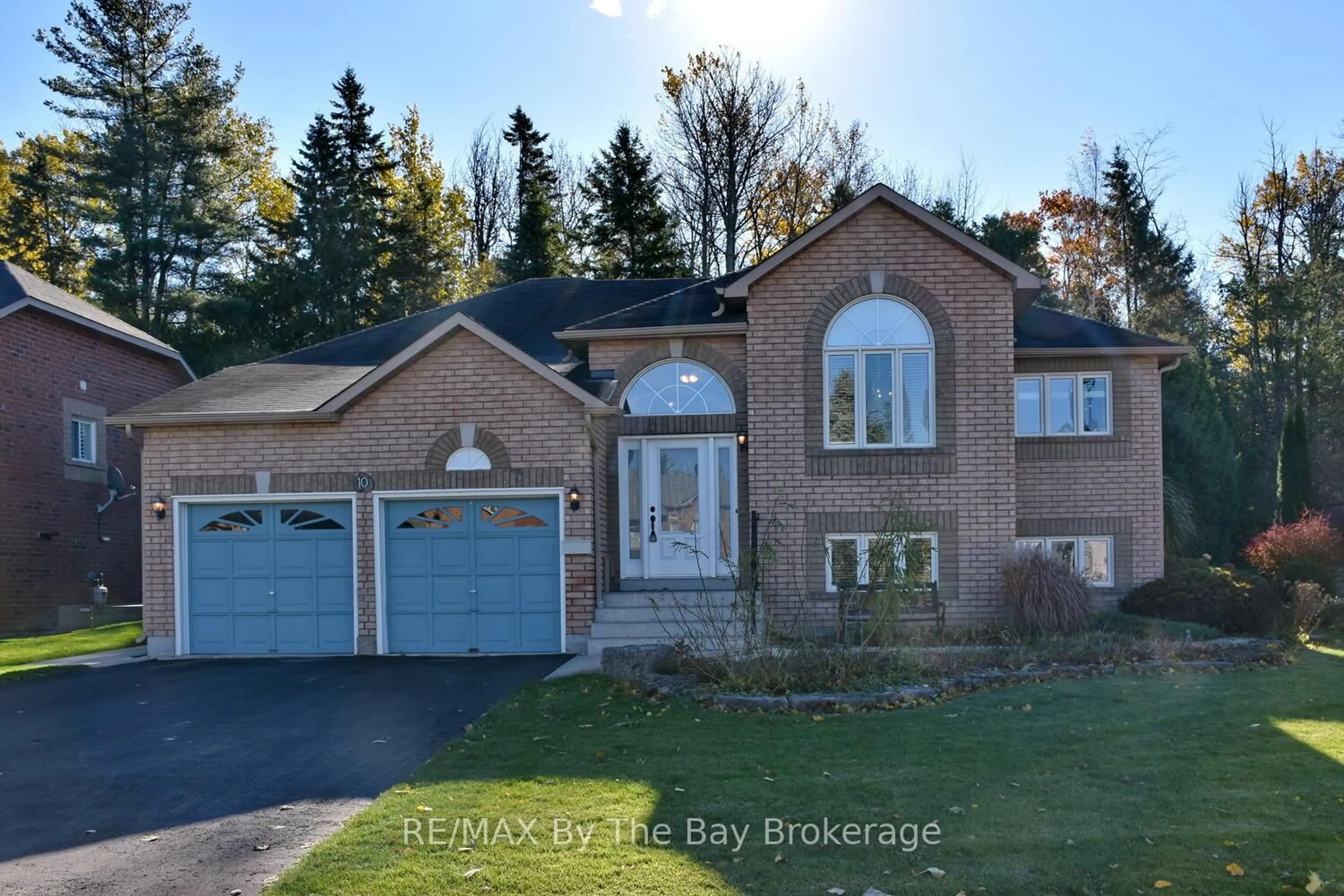 Home with brick exterior material, street for 10 Cherry Sands Cres, Wasaga Beach Ontario L9Z 1P5