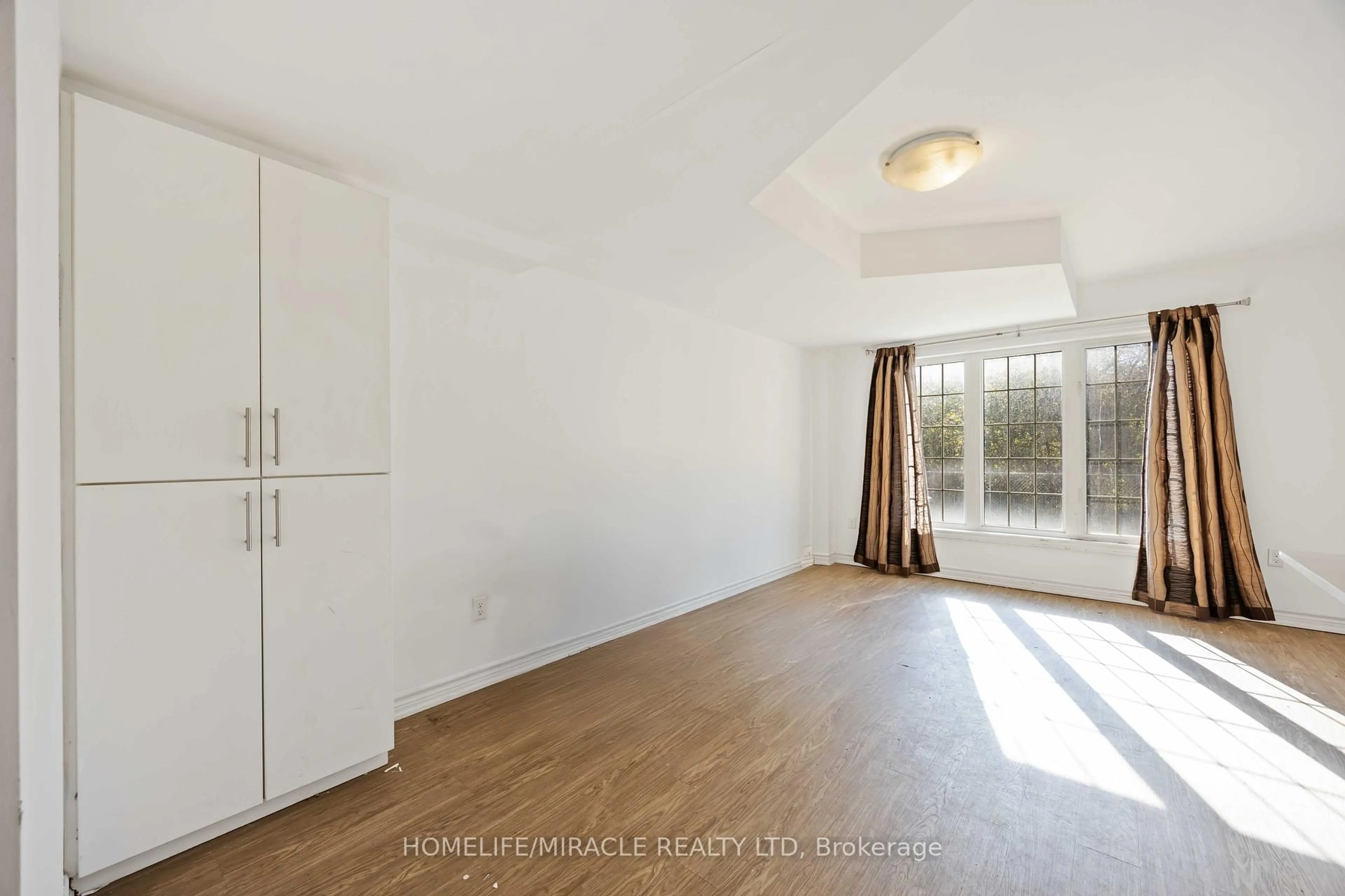 A pic of a room for 244 Penetanguishene Rd #11, Barrie Ontario L4M 7C2