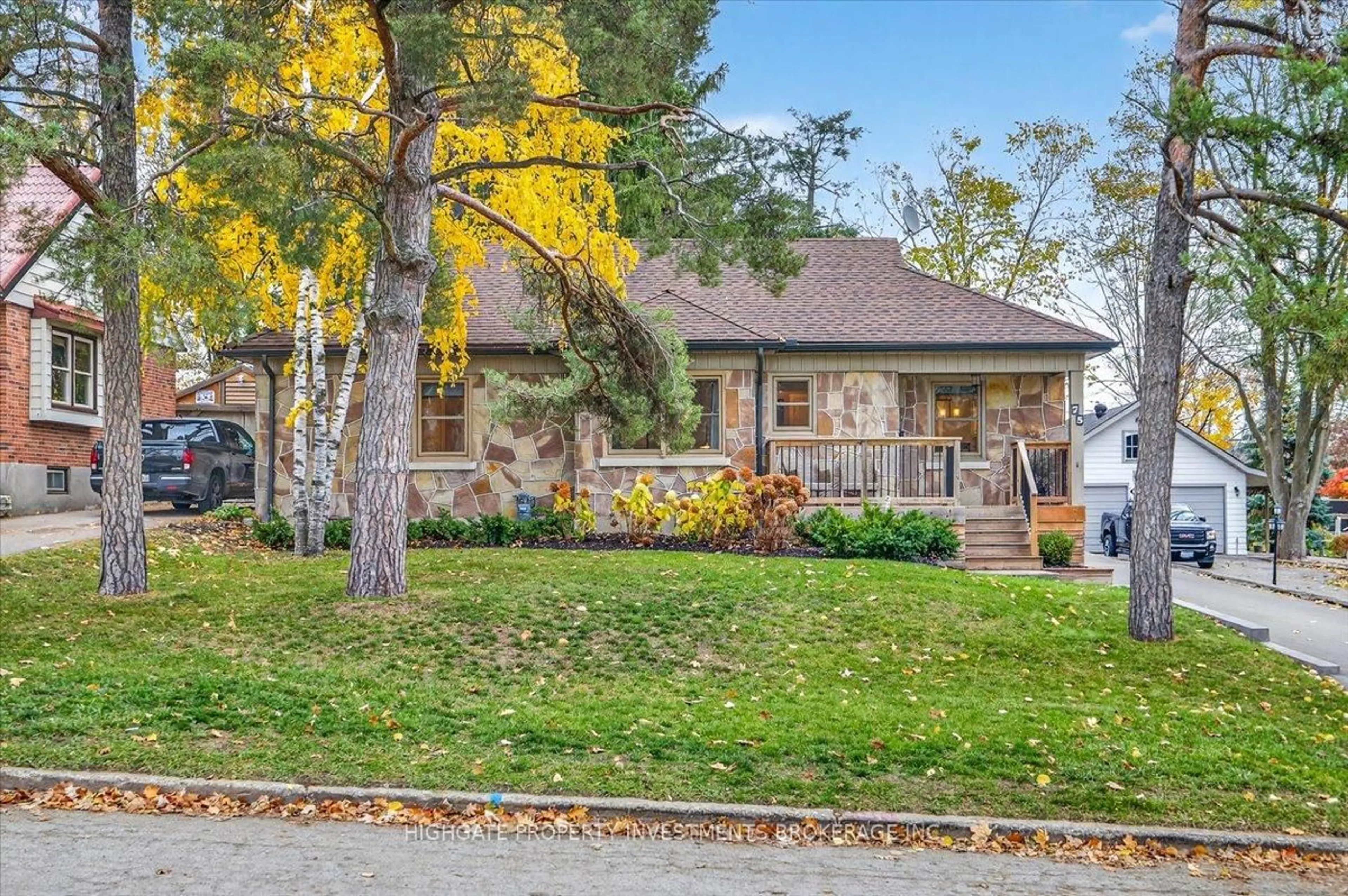 Home with brick exterior material, street for 75 Dundonald St, Barrie Ontario L4M 3T2