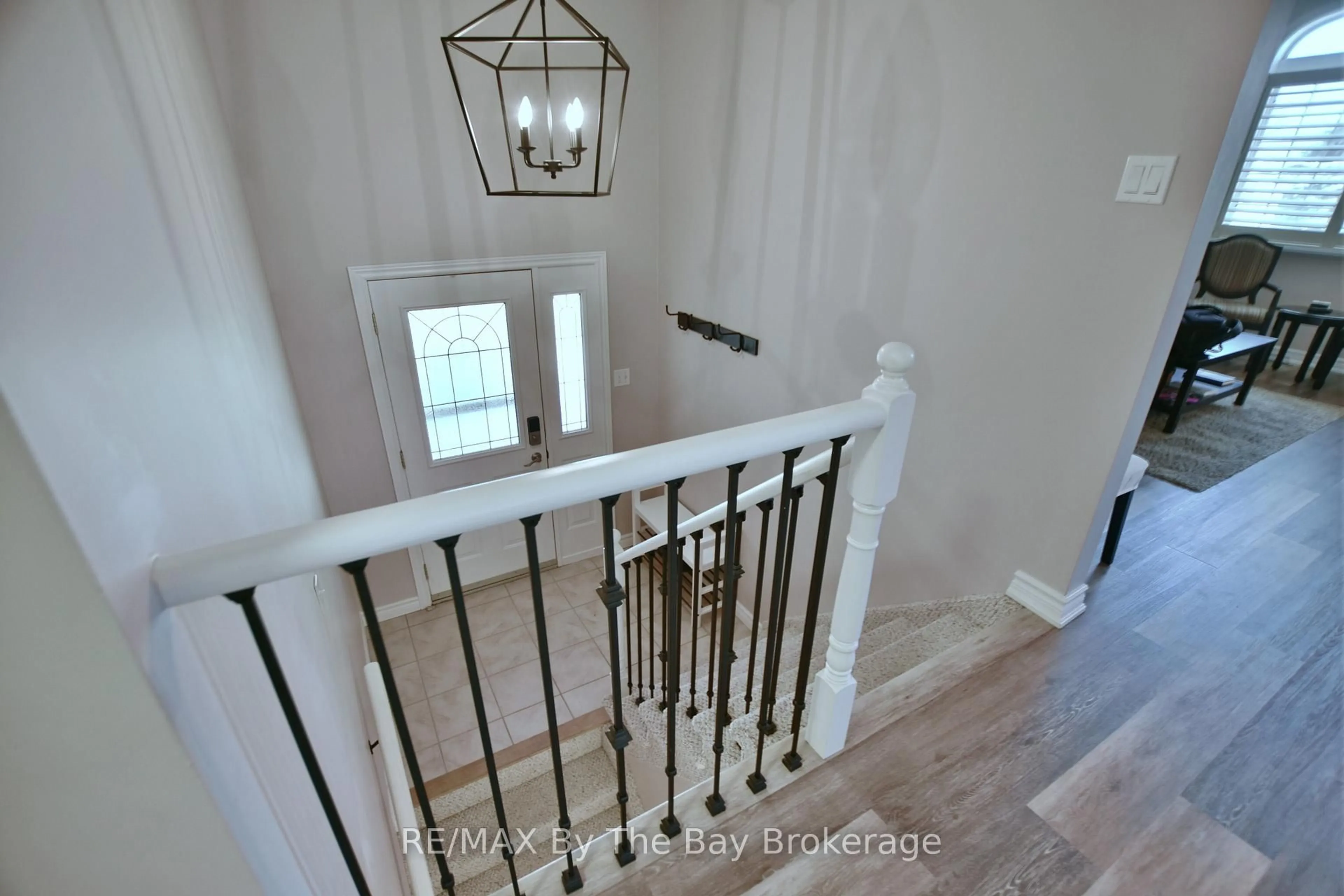 Indoor entryway for 8 Pridham Crt, Wasaga Beach Ontario L9Z 1M4