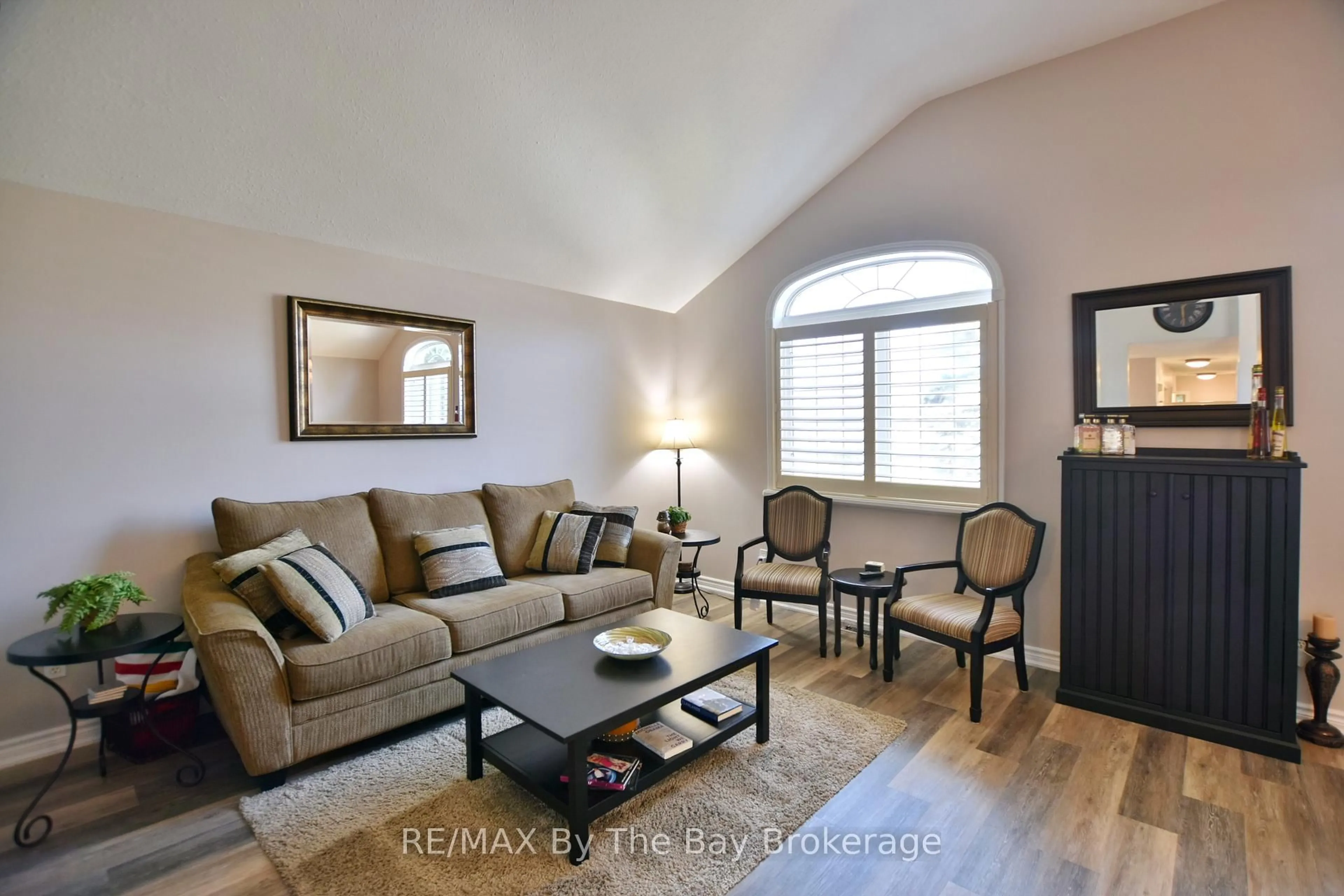 Living room with furniture, unknown for 8 Pridham Crt, Wasaga Beach Ontario L9Z 1M4