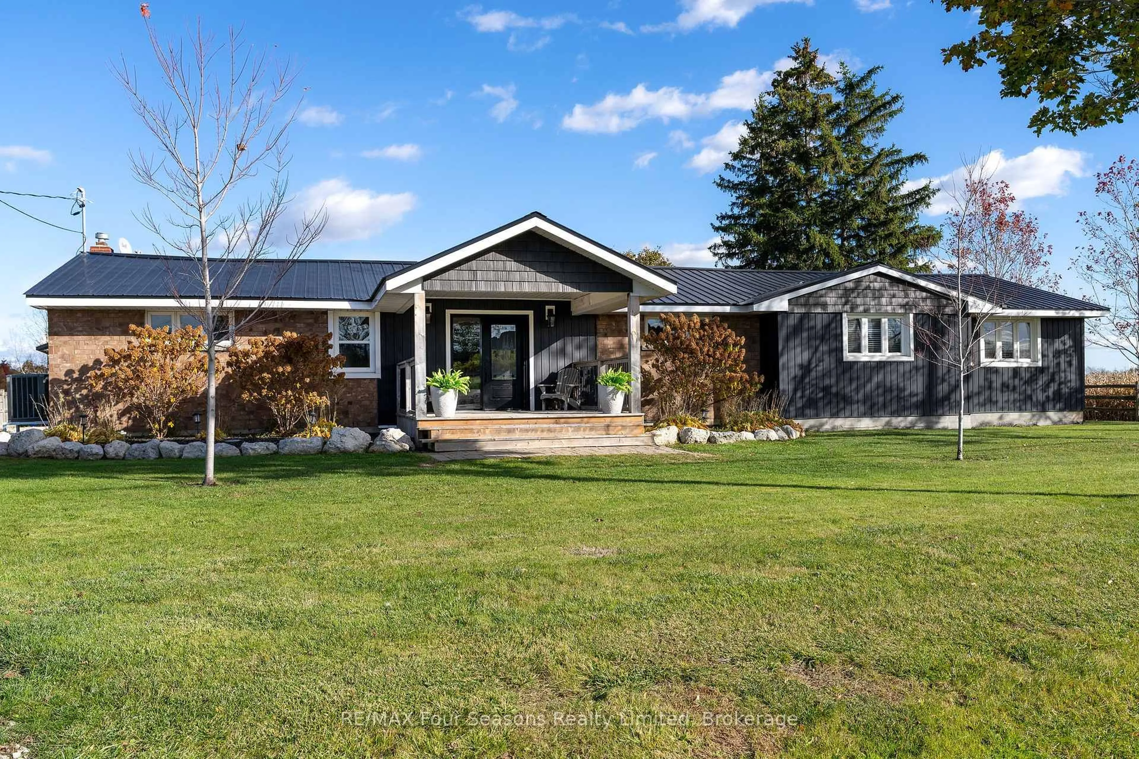 Home with vinyl exterior material, unknown for 475 Lyons Crt, Wasaga Beach Ontario L9Z 1V1