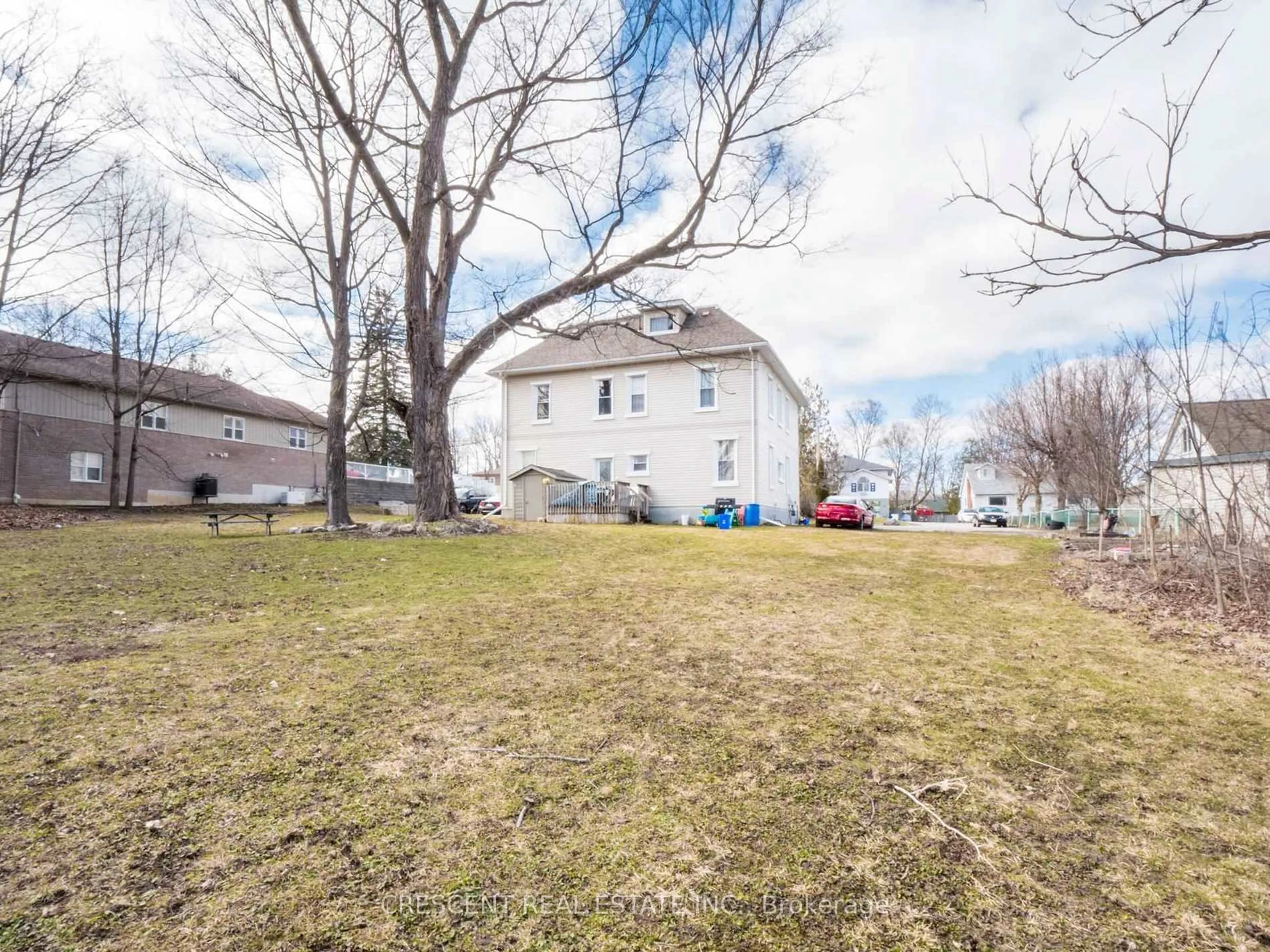 A pic from outside/outdoor area/front of a property/back of a property/a pic from drone, street for 265 Barrie Rd, Orillia Ontario L3V 2R4
