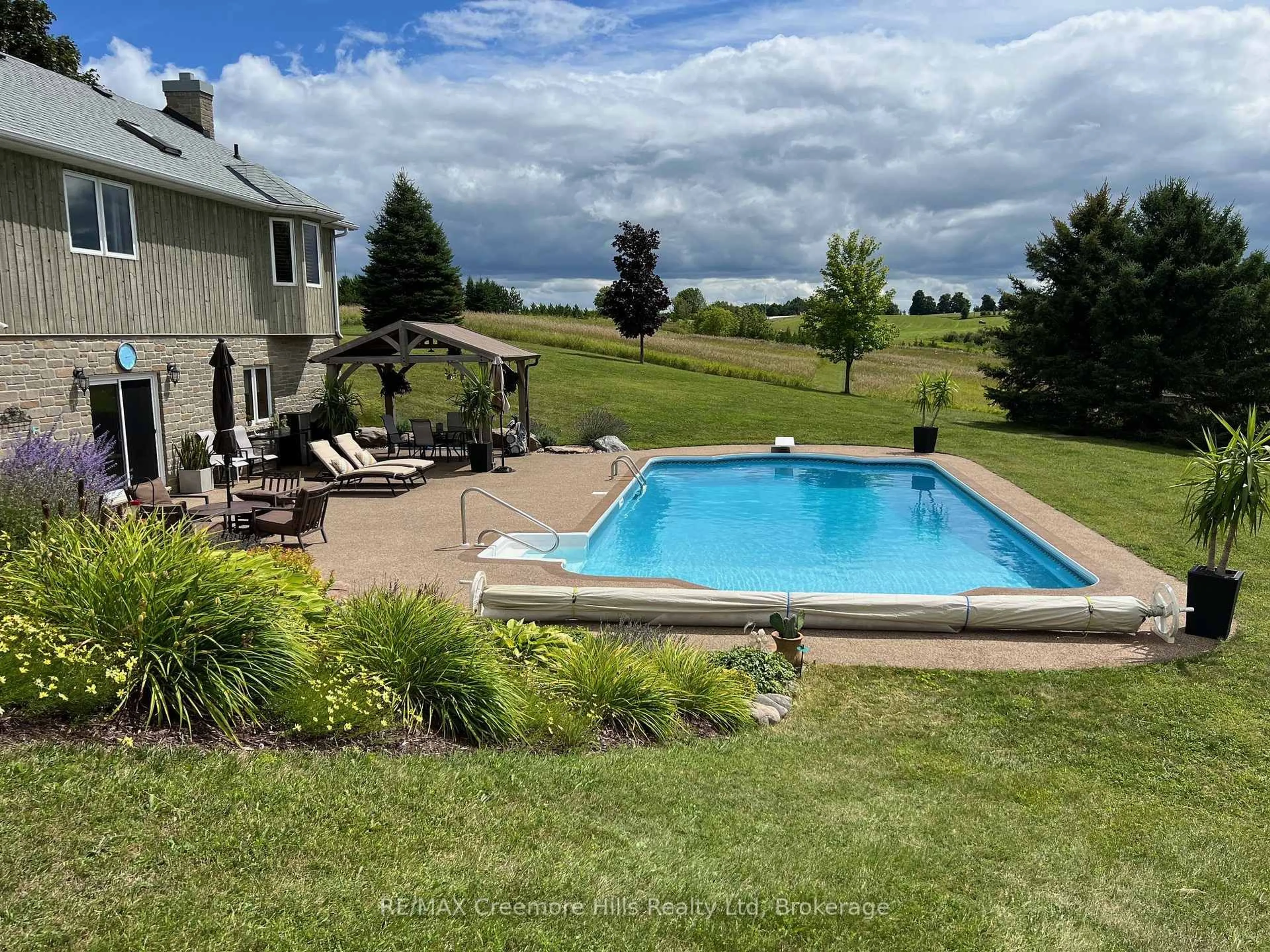 Pool for 2332 Centre Line, Clearview Ontario L0M 1G0