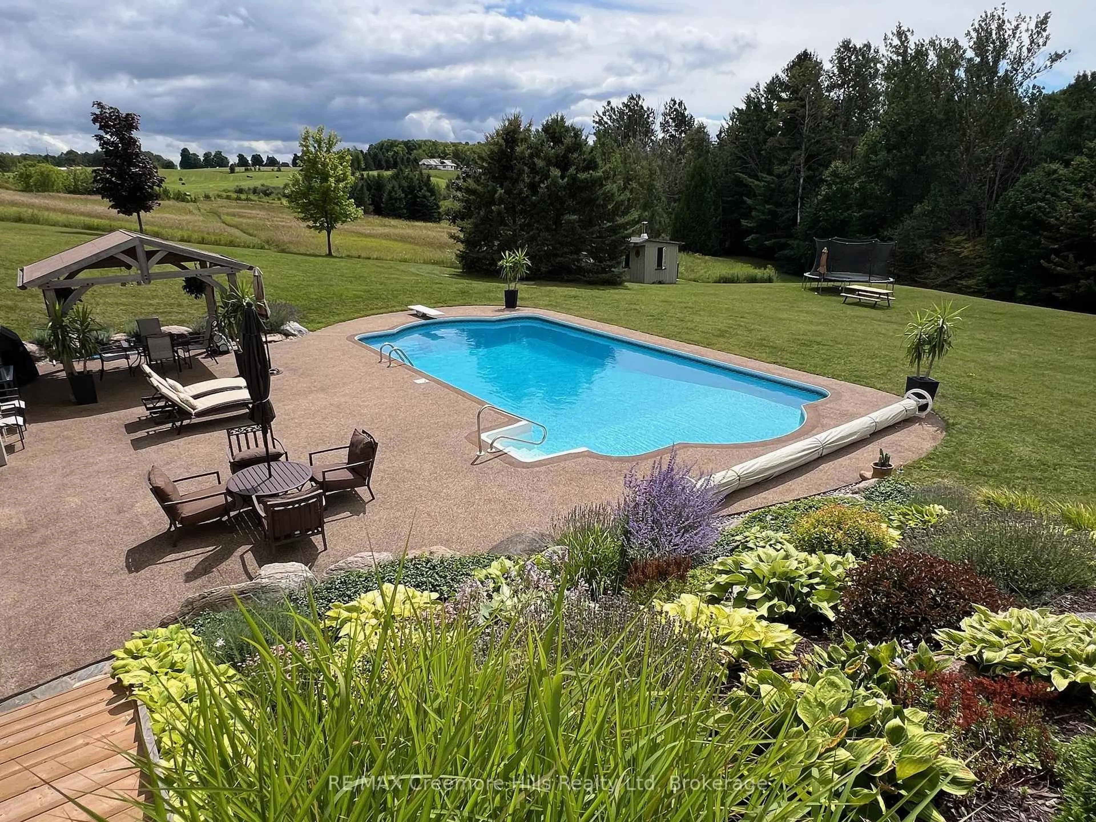 Pool for 2332 Centre Line, Clearview Ontario L0M 1G0
