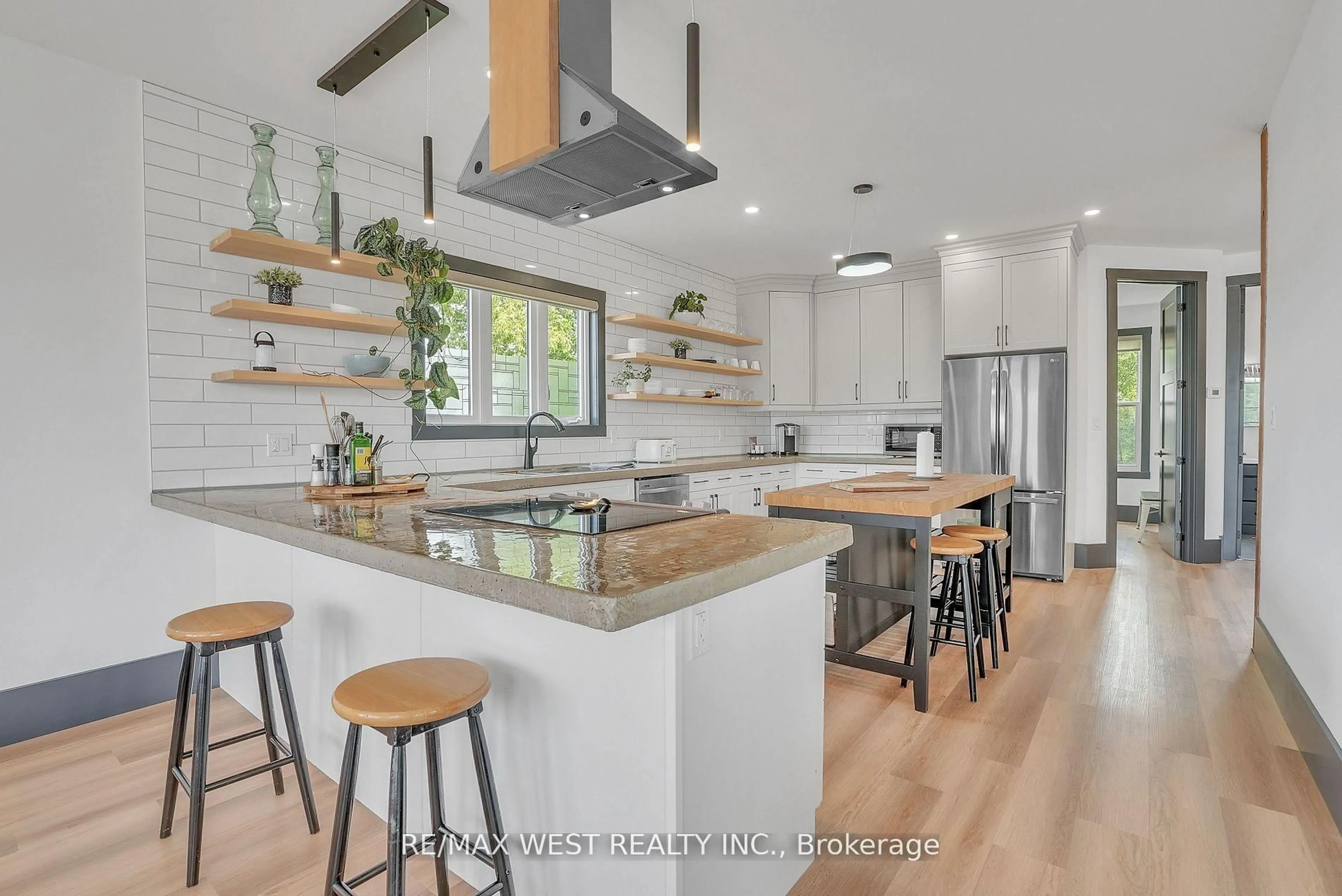 Open concept kitchen, unknown for 171 Fox St, Penetanguishene Ontario L9M 1E7