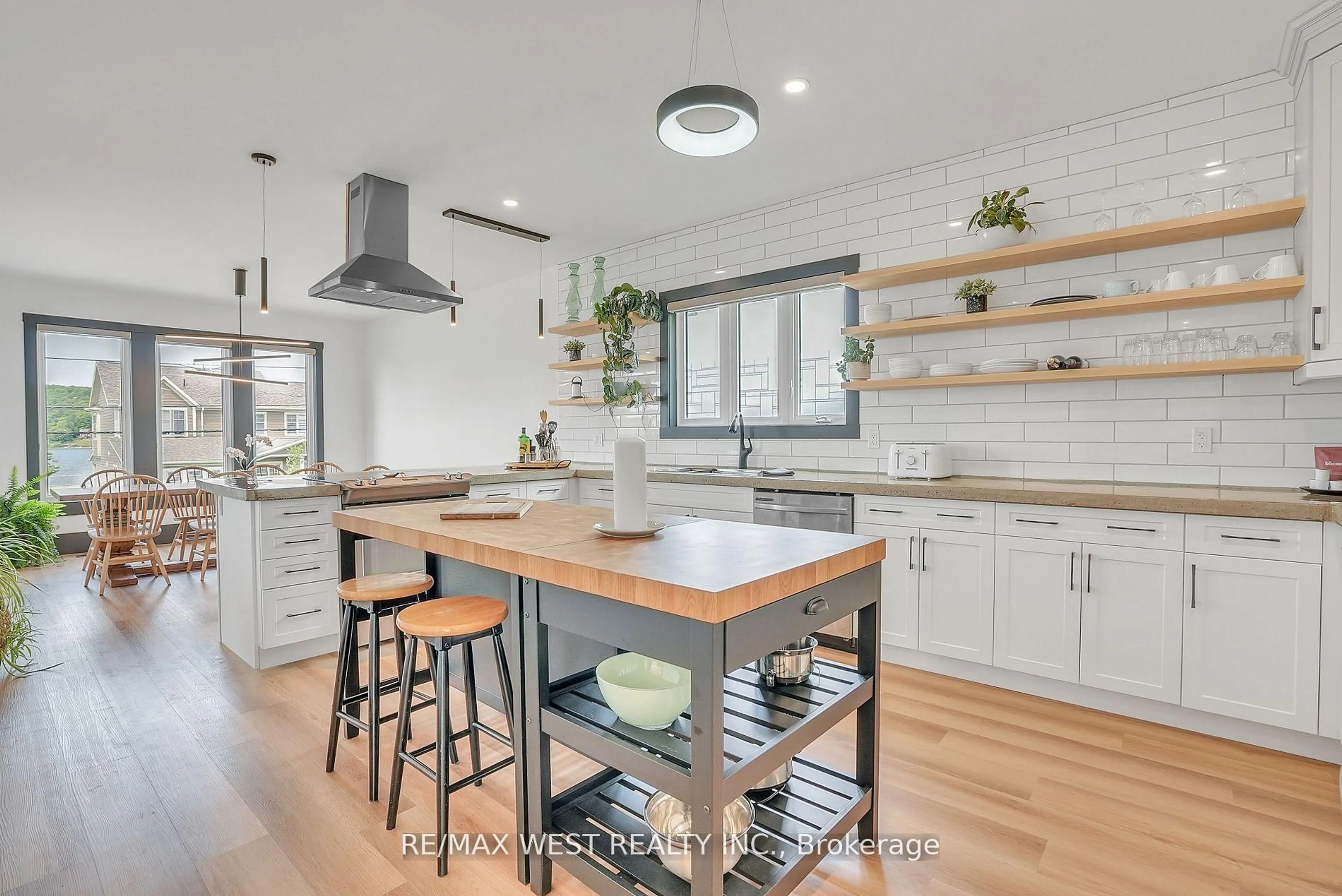 Open concept kitchen, unknown for 171 Fox St, Penetanguishene Ontario L9M 1E7