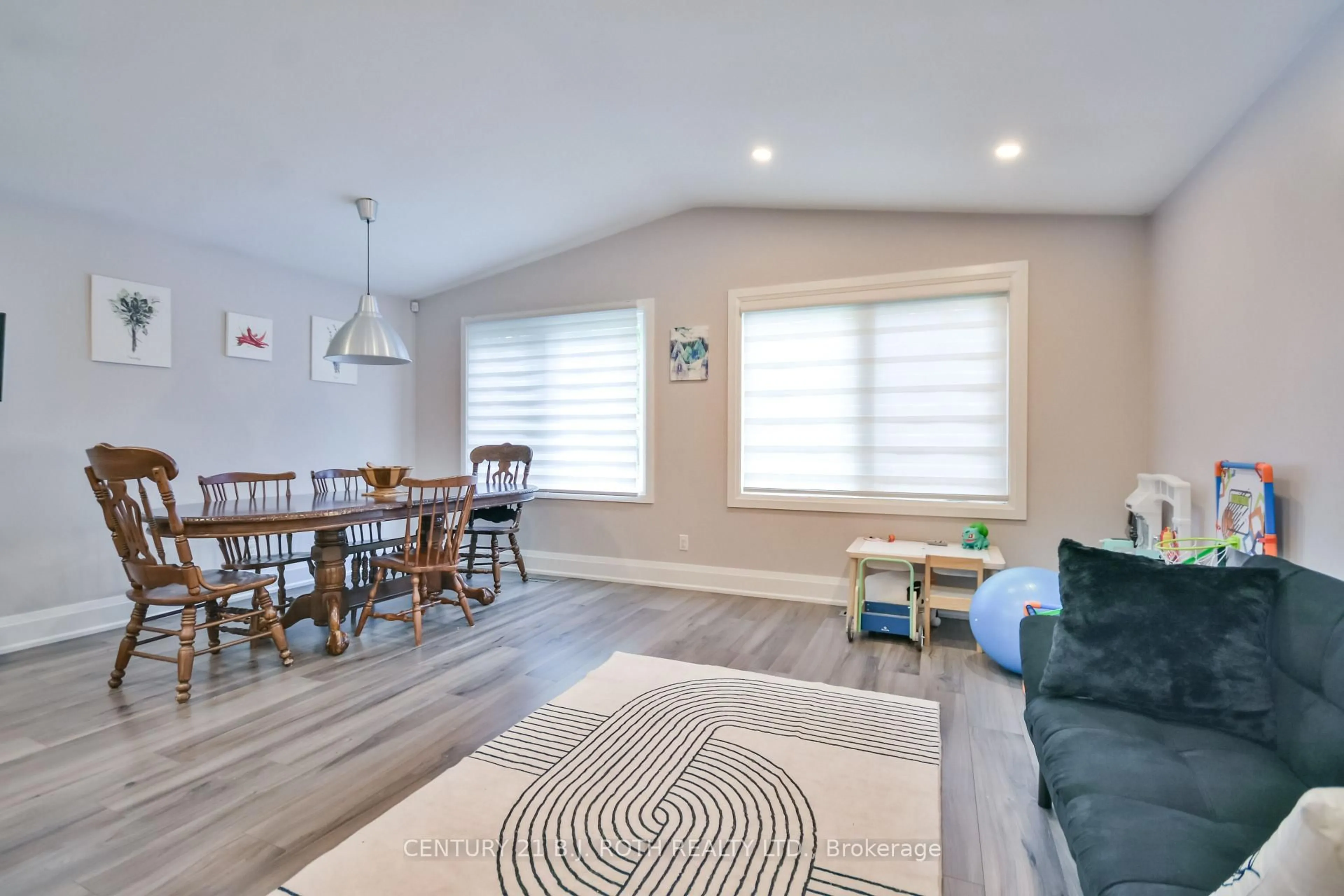 Living room with furniture, unknown for 16 Gloria St, Barrie Ontario L4N 4L9