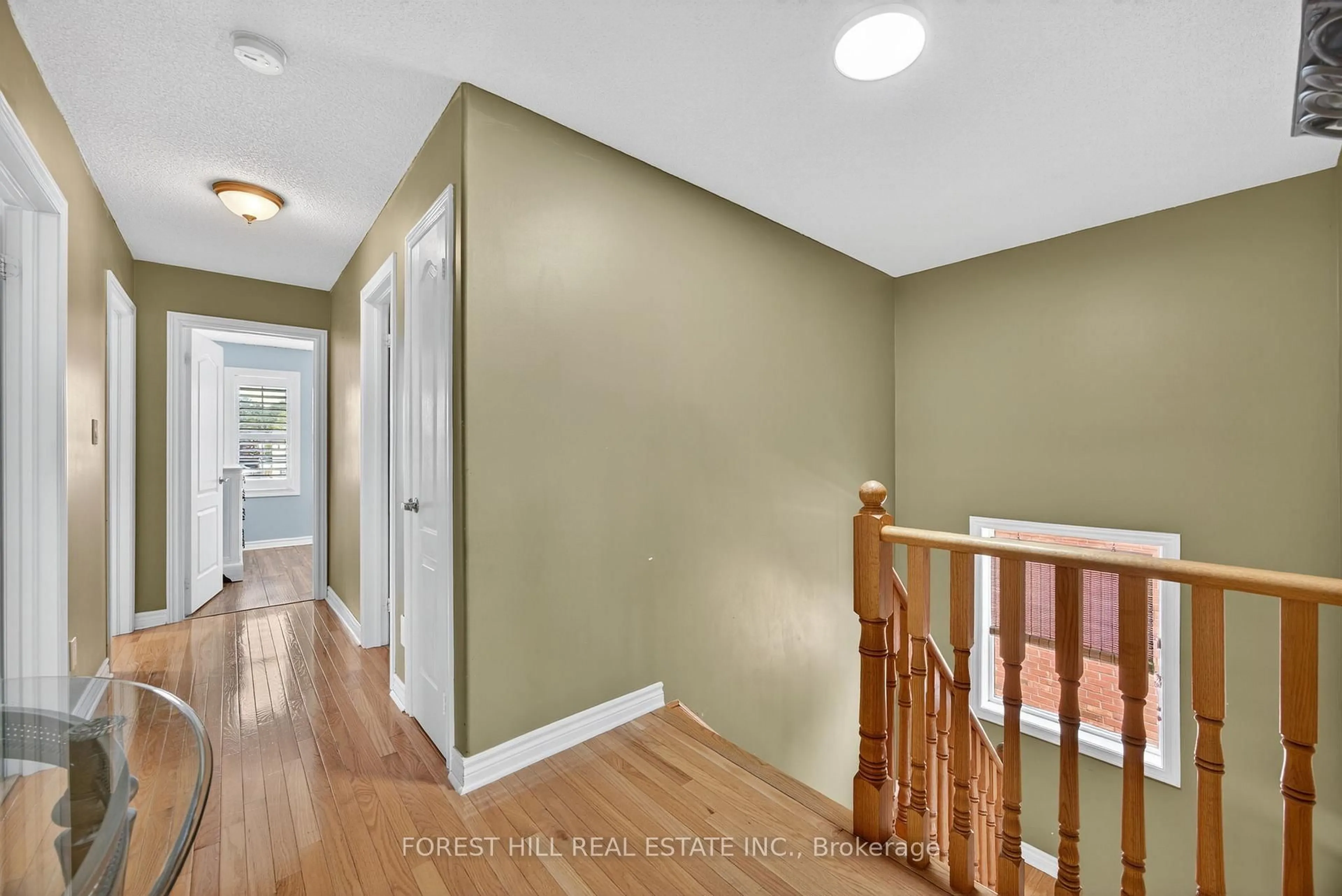 Indoor entryway for 31 Connaught Lane, Barrie Ontario L4M 0A6