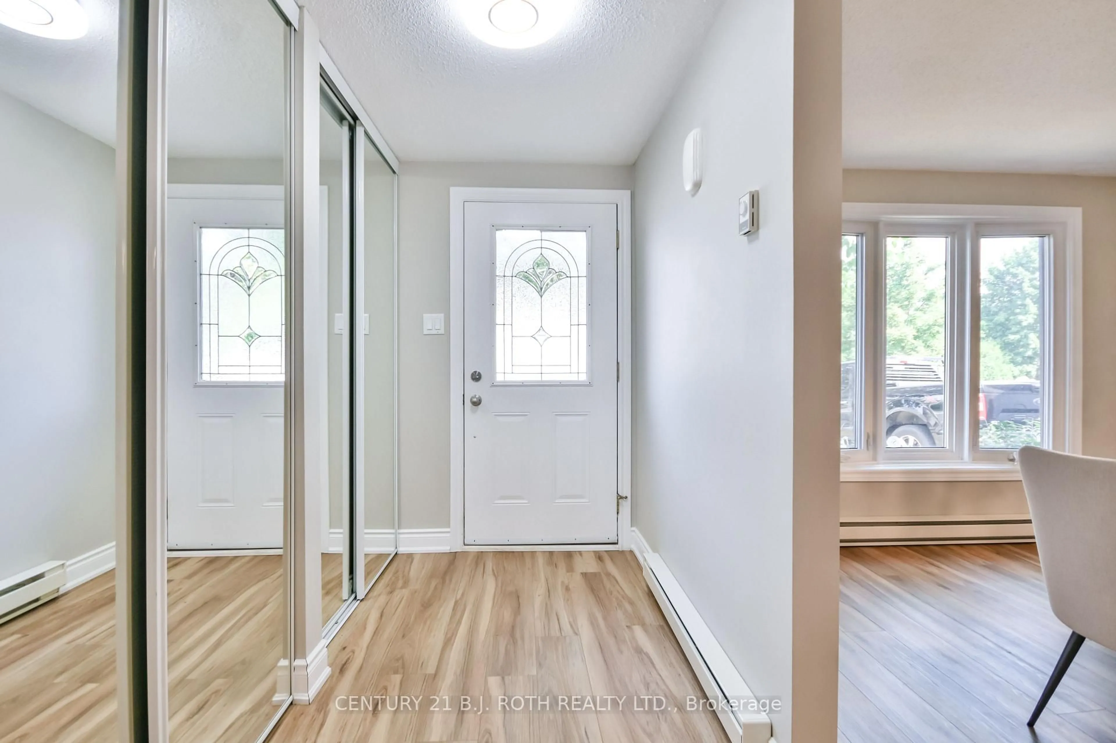 Indoor entryway for 49 Ridgeway Ave, Barrie Ontario L4N 5M2