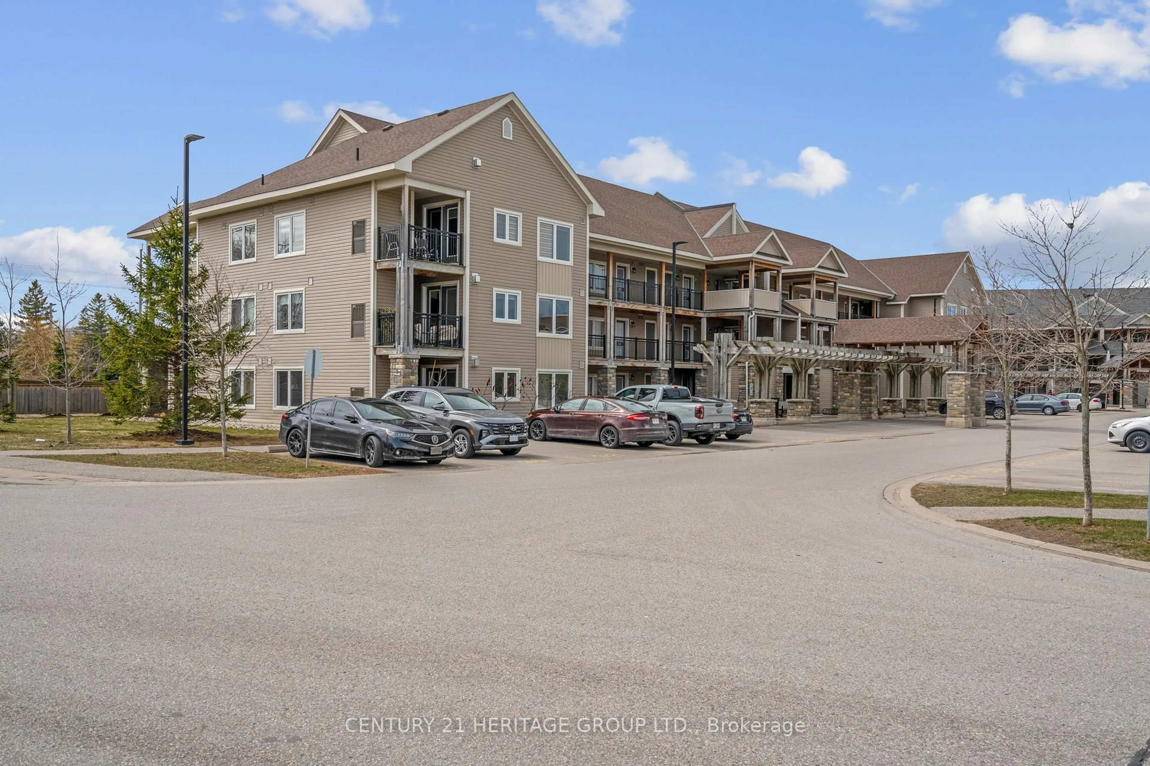 A pic from outside/outdoor area/front of a property/back of a property/a pic from drone, unknown for 2 Anchorage Cres #200, Collingwood Ontario L9Y 5C8