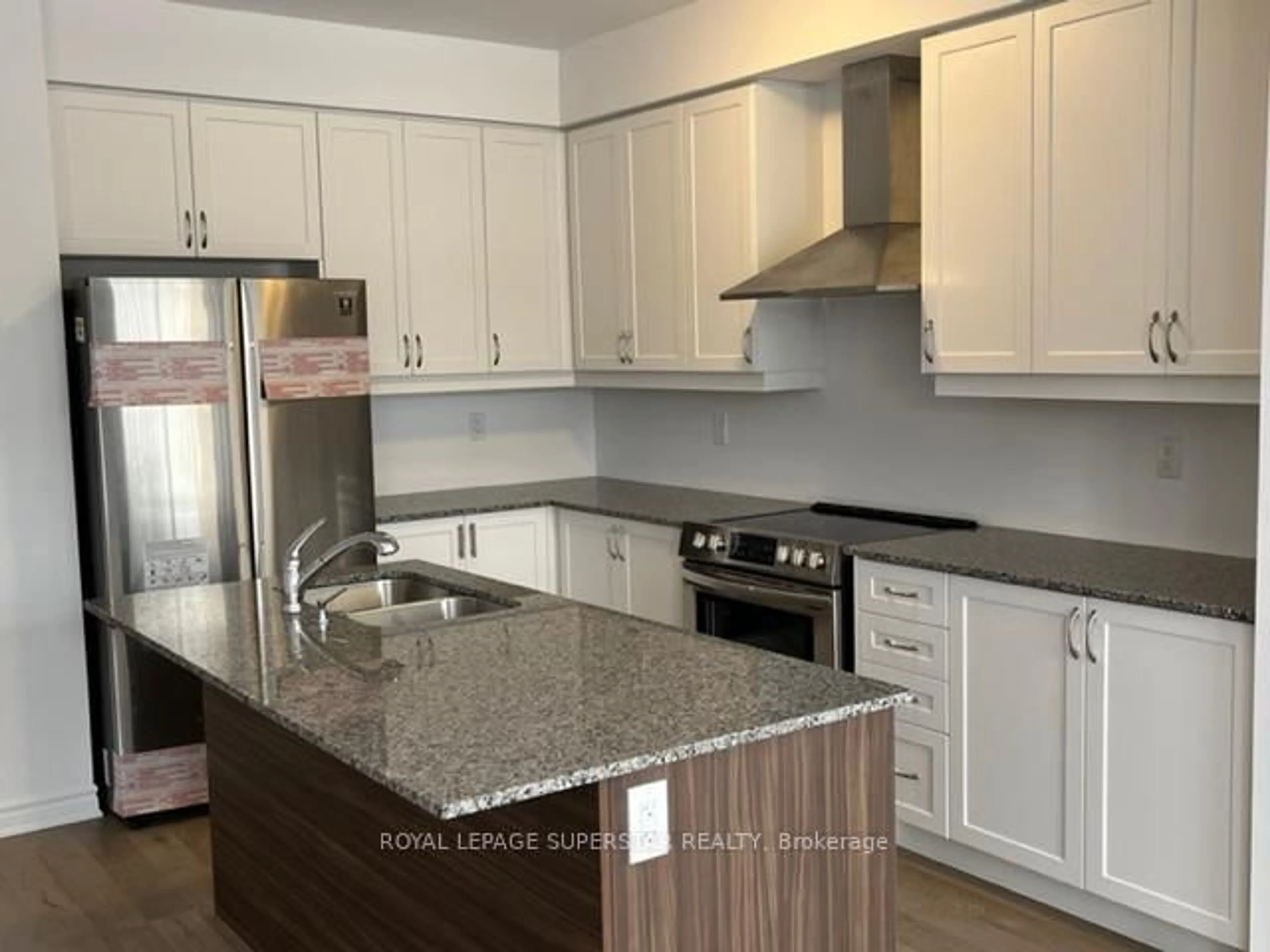 Standard kitchen, wood/laminate floor for 42 Eberhardt Dr, Wasaga Beach Ontario L9E 0K6