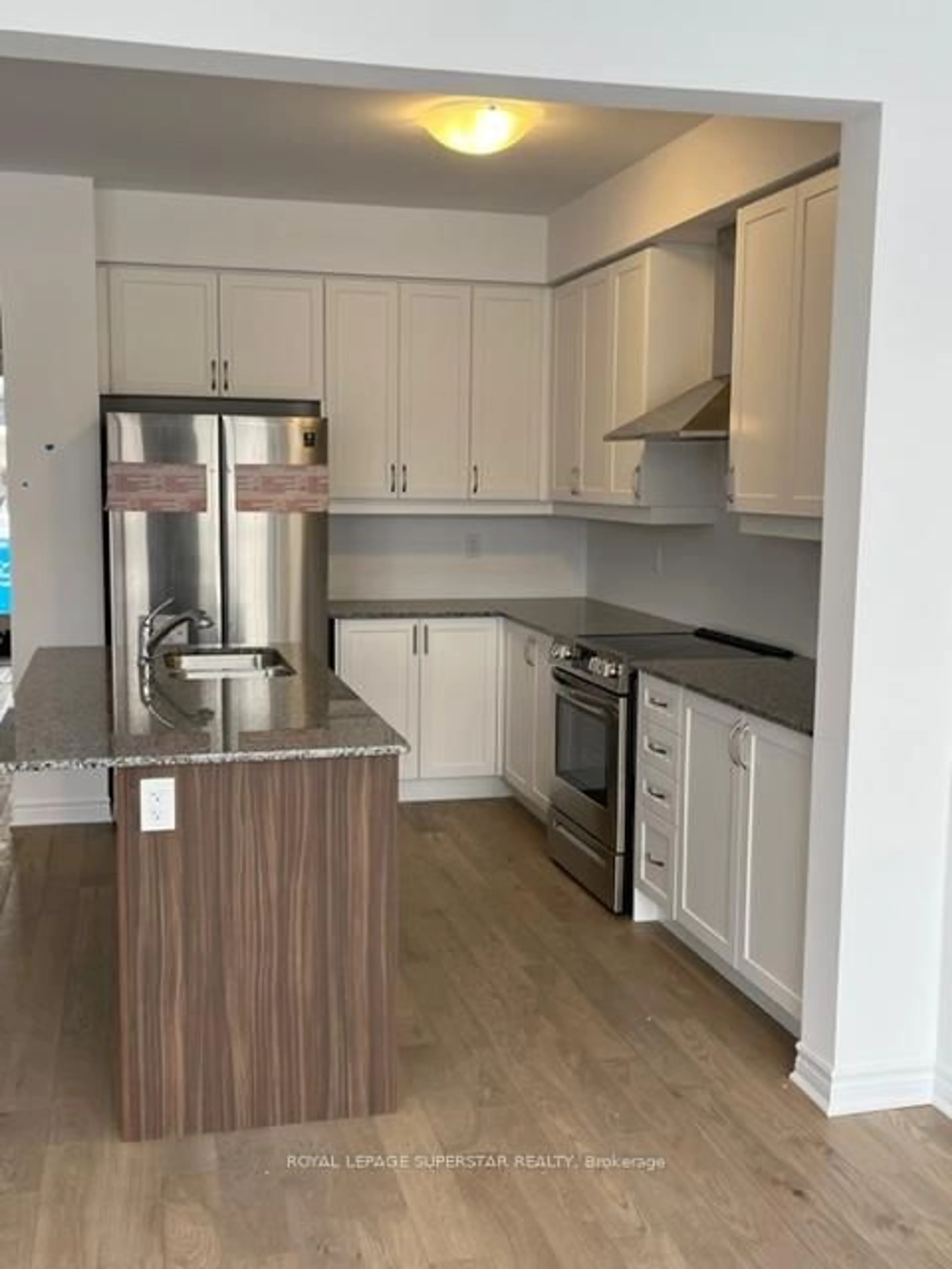Open concept kitchen, wood/laminate floor for 42 Eberhardt Dr, Wasaga Beach Ontario L9E 0K6