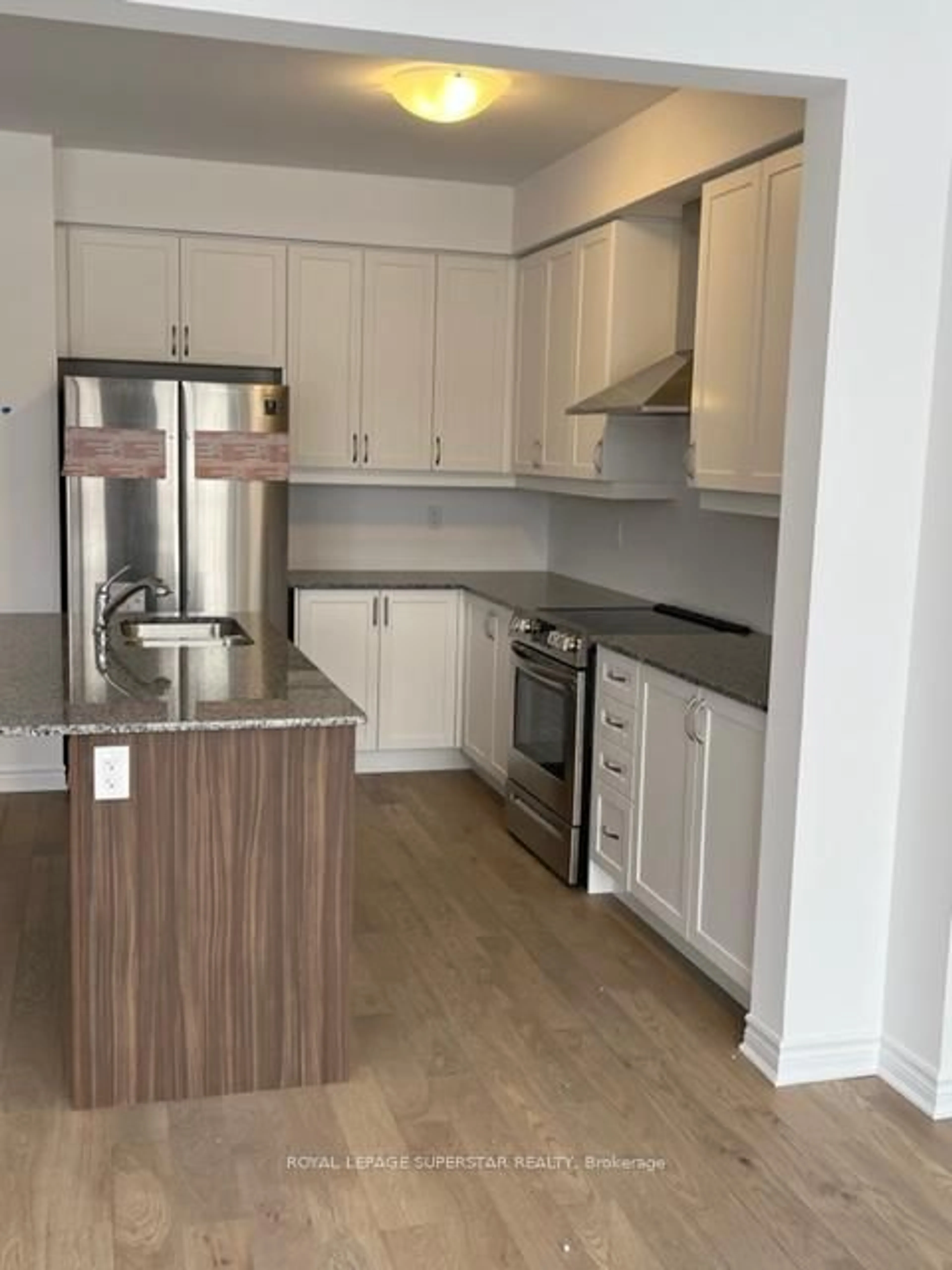 Open concept kitchen, wood/laminate floor for 42 Eberhardt Dr, Wasaga Beach Ontario L9E 0K6