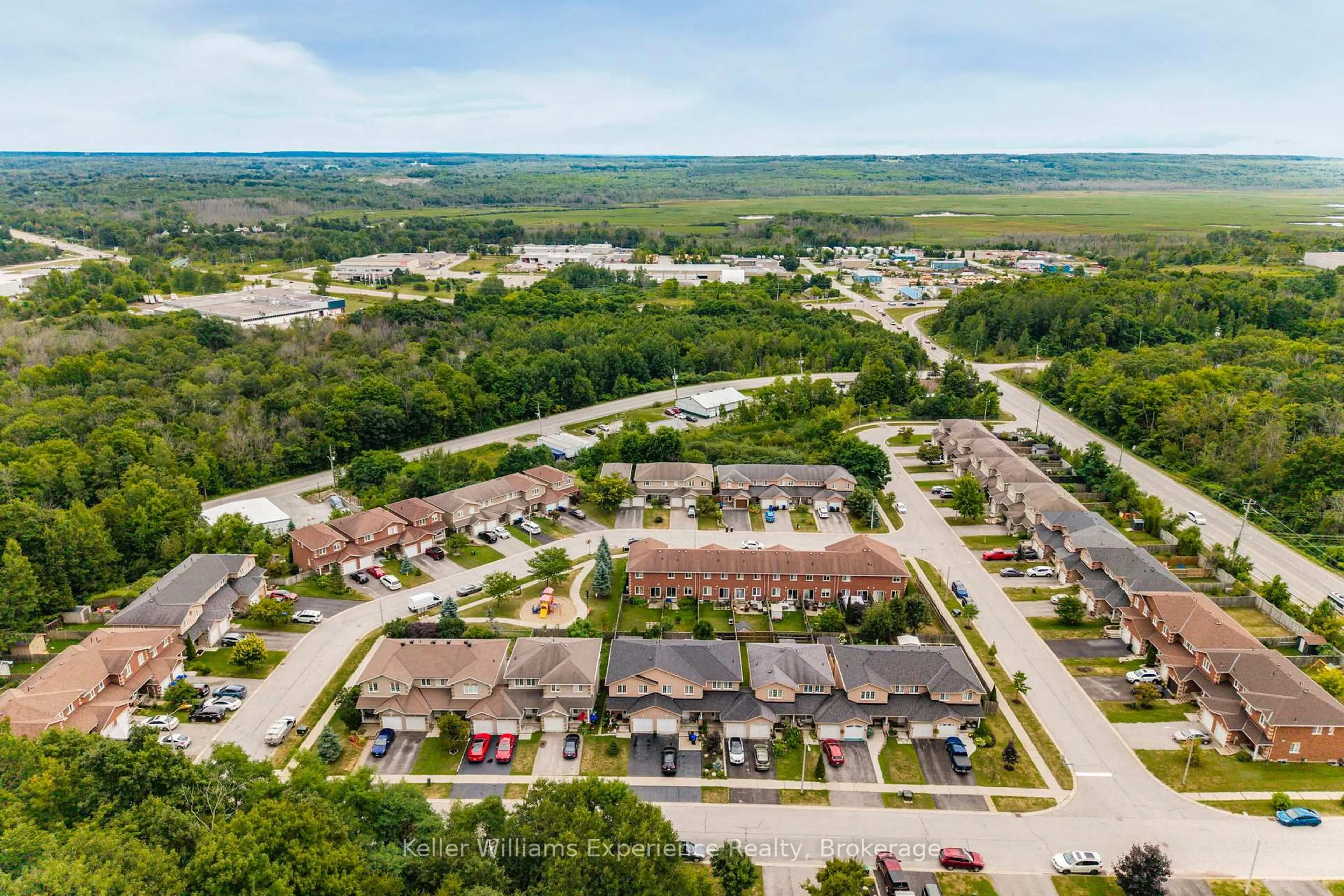 A pic from outside/outdoor area/front of a property/back of a property/a pic from drone, unknown for 167 Southwinds Cres, Midland Ontario L4R 0A2