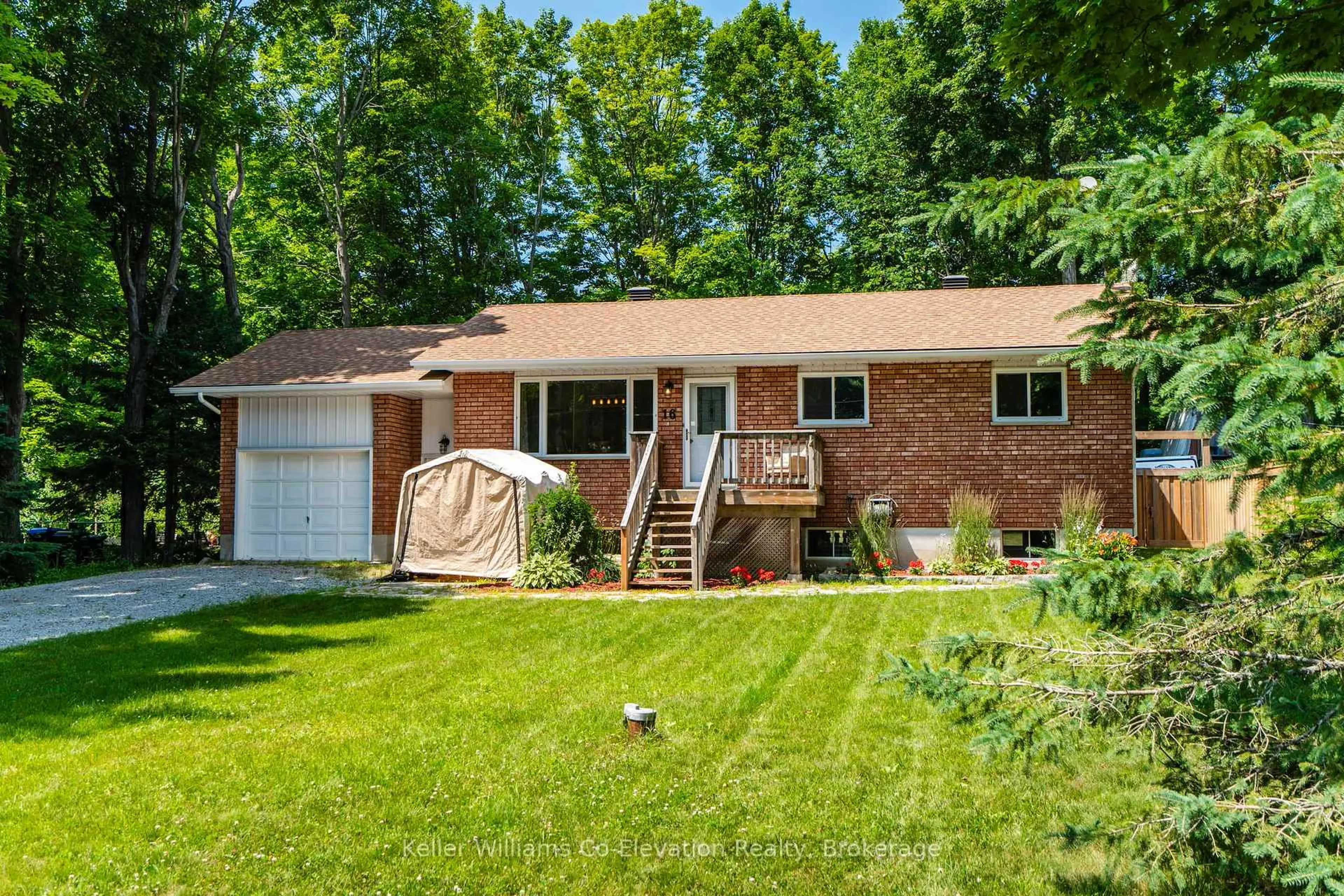 Home with brick exterior material, unknown for 16 Mundy Ave, Tiny Ontario L9M 0B5