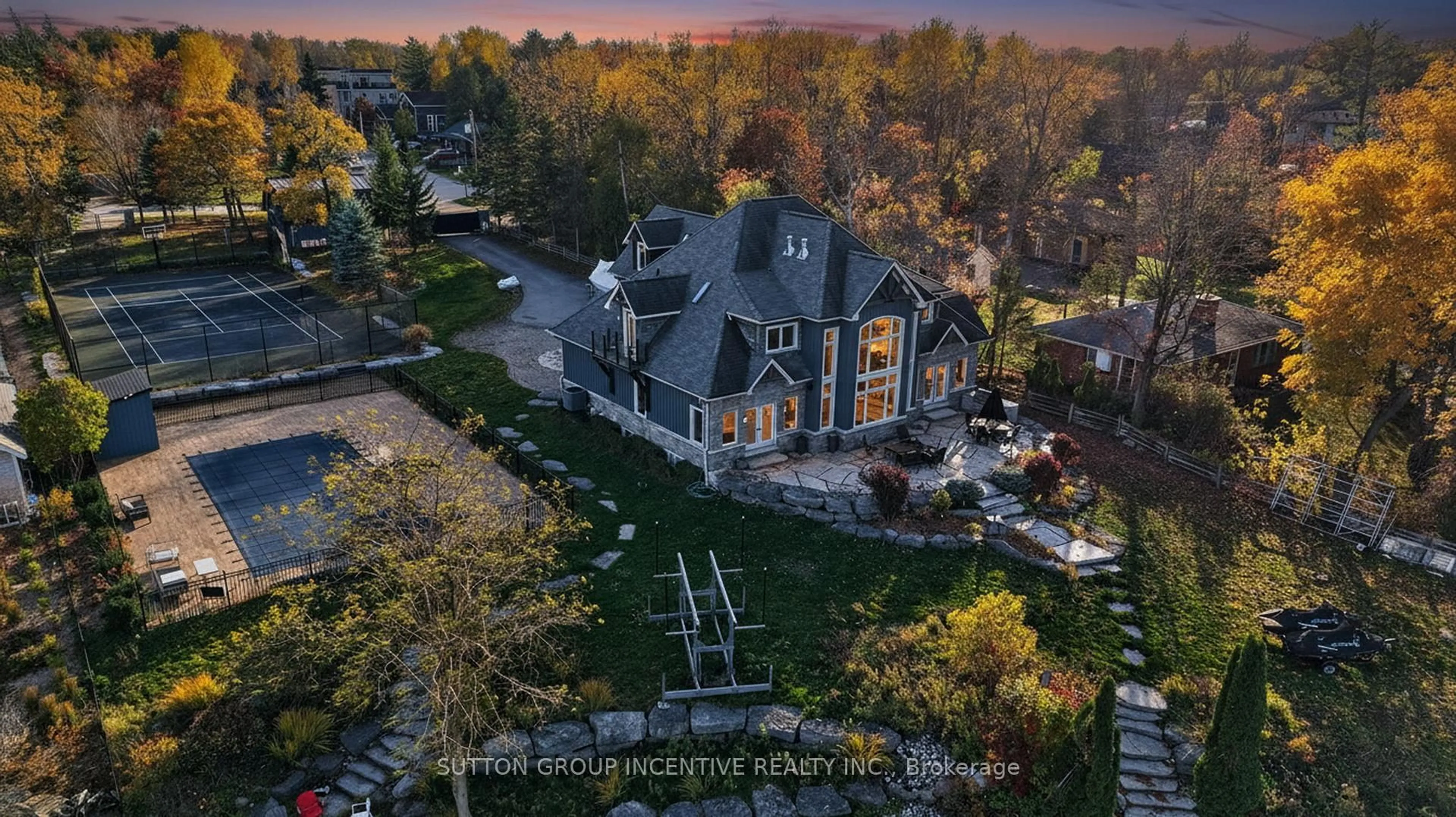 A pic from outside/outdoor area/front of a property/back of a property/a pic from drone, unknown for 44-46 Gray Lane, Barrie Ontario L4N 7T1