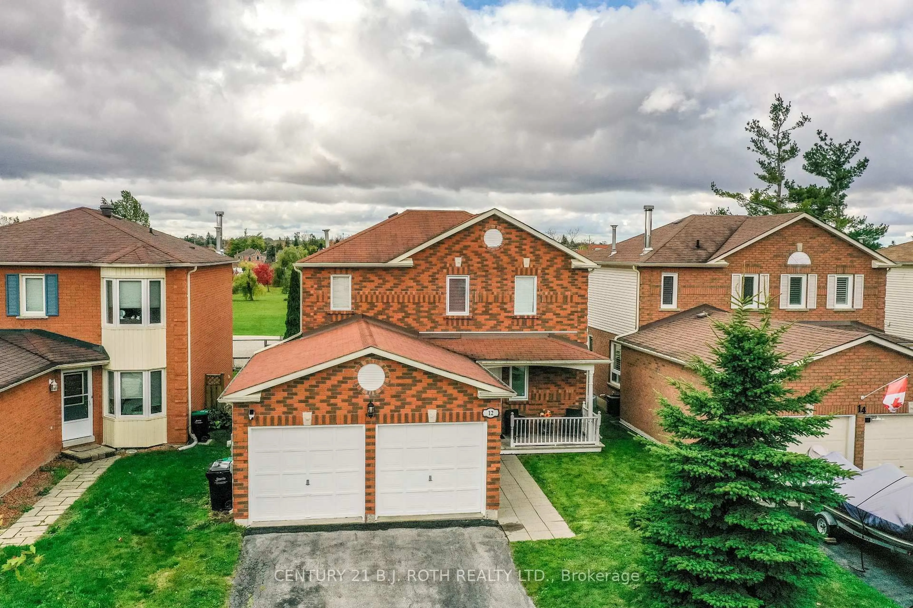 A pic from outside/outdoor area/front of a property/back of a property/a pic from drone, street for 12 BURKE Dr, Barrie Ontario L4N 7J3